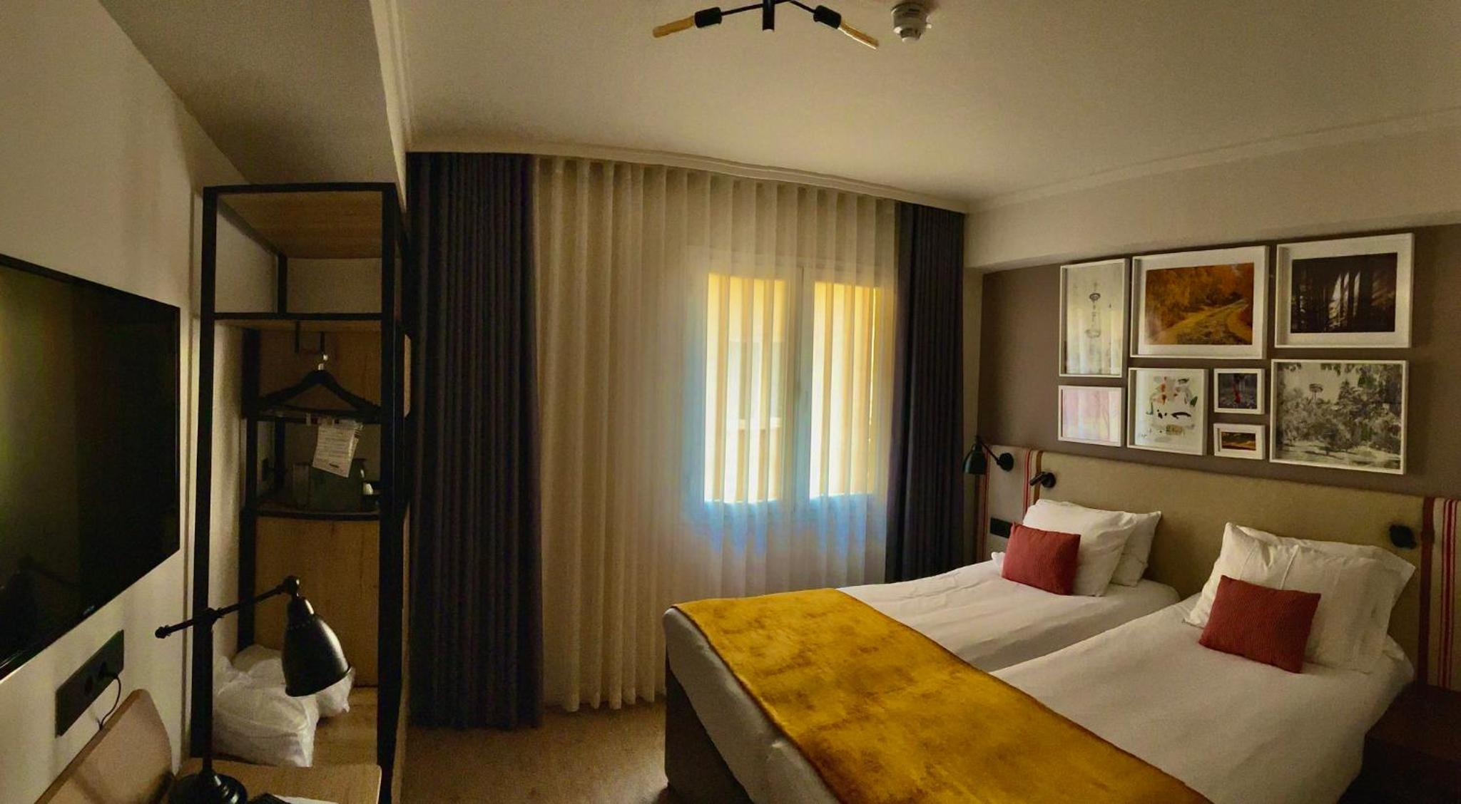 Standard Twin Room - Photo 8