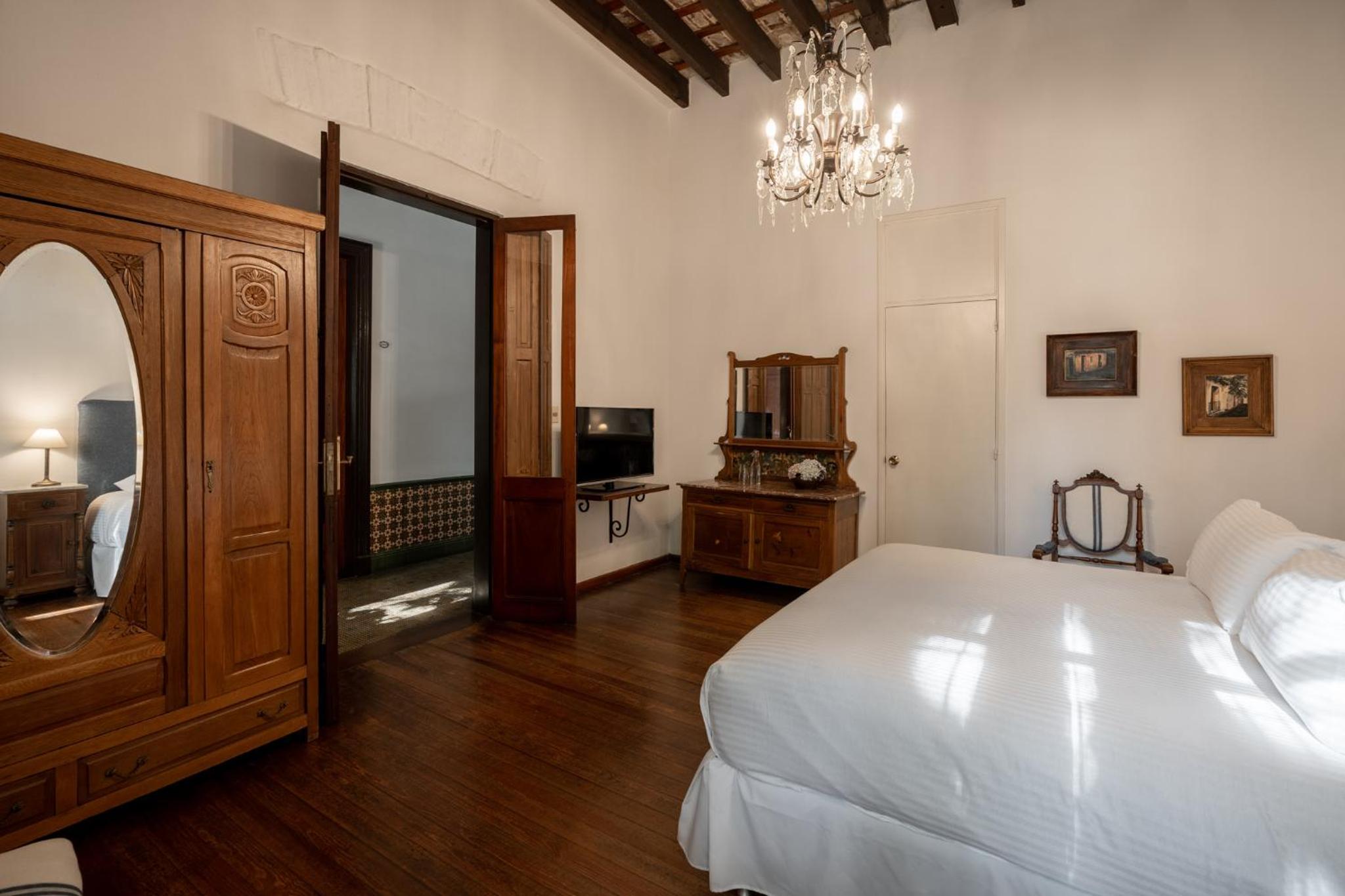 Deluxe King Room photo 3