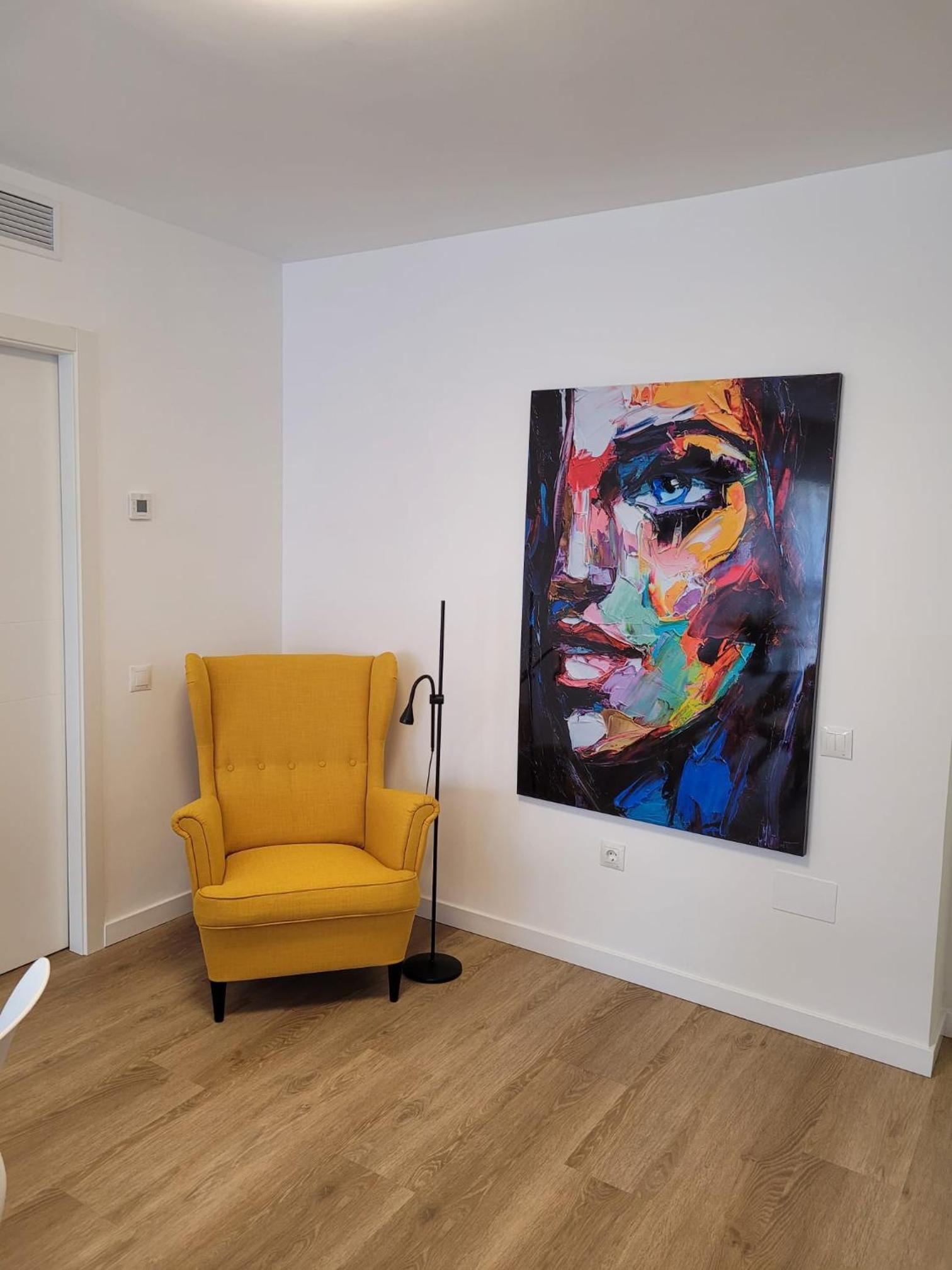 Three-Bedroom Premium Apartment with Balcony photo 2