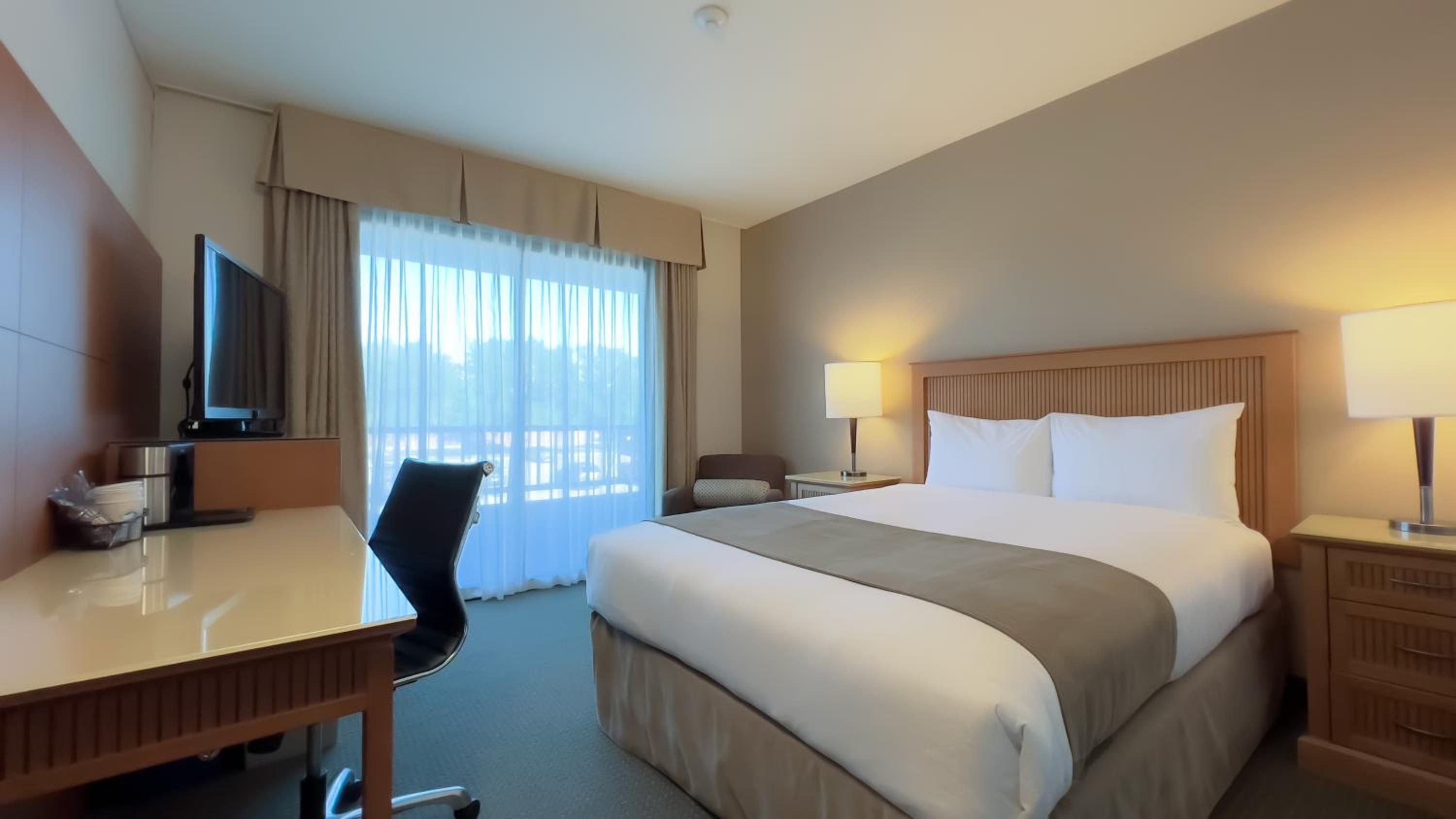 Coast Comfort Room, One Queen Bed - Photo 4
