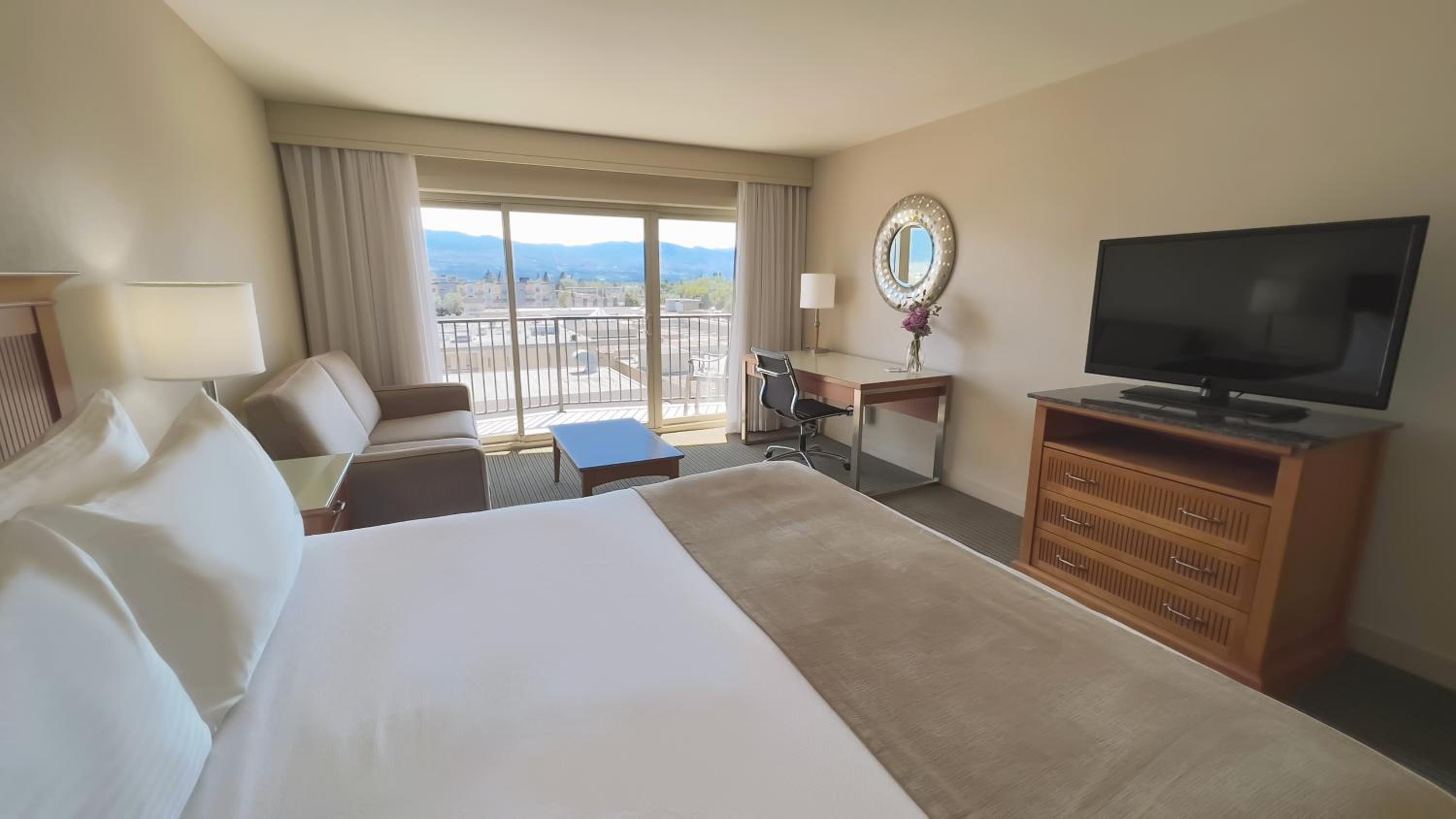 Coast Premium Room, One King Bed - Photo 5