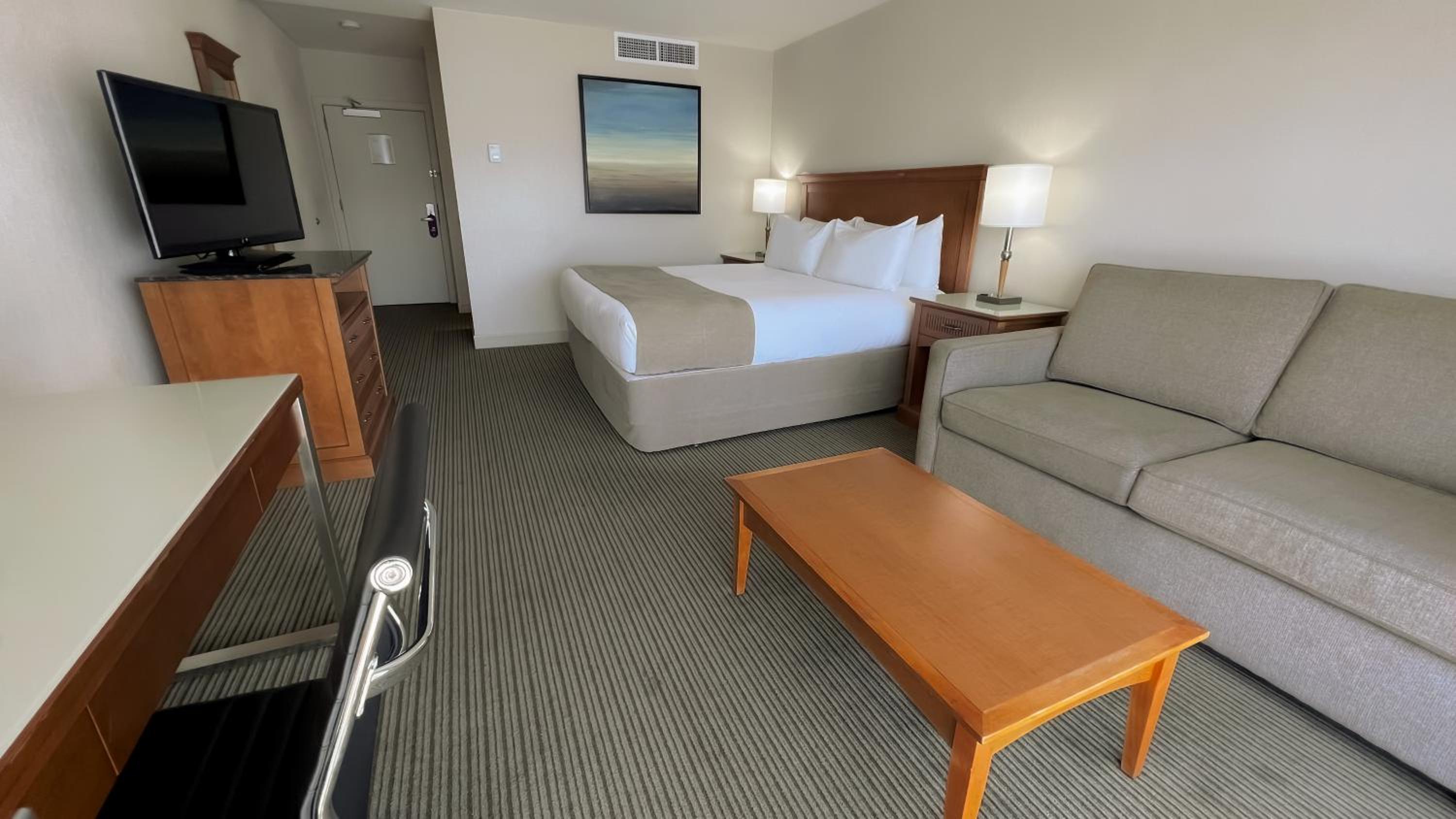Coast Premium Room, One King Bed - Photo 4