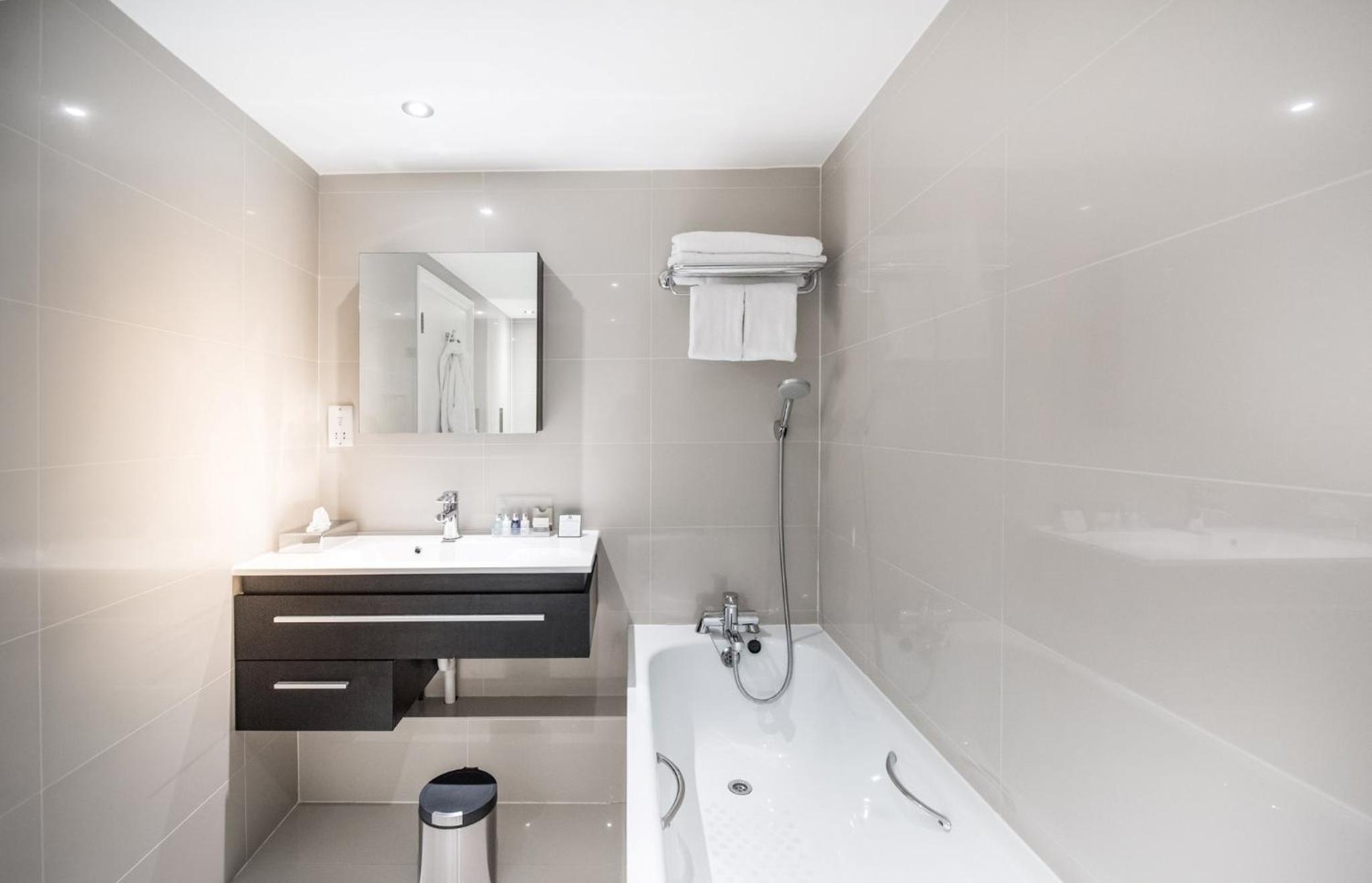 Standard Room thumbnail 6