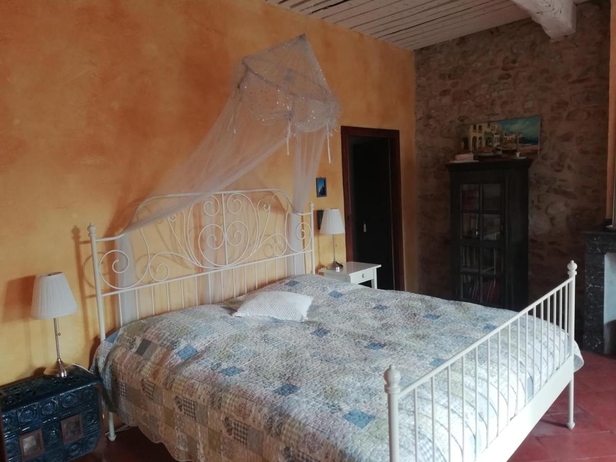 Double Room with Shared Bathroom photo 3