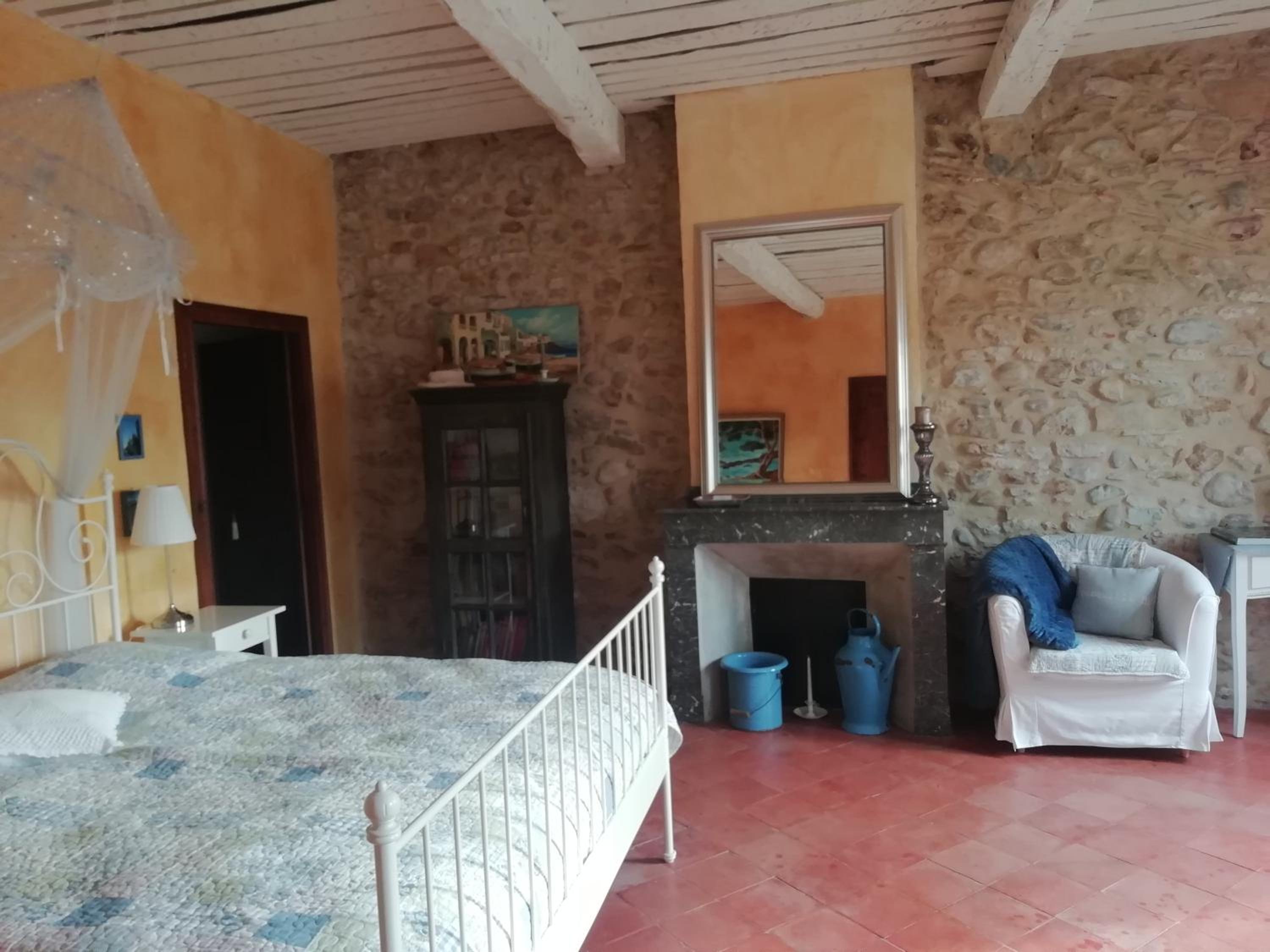 Double Room with Shared Bathroom photo 2