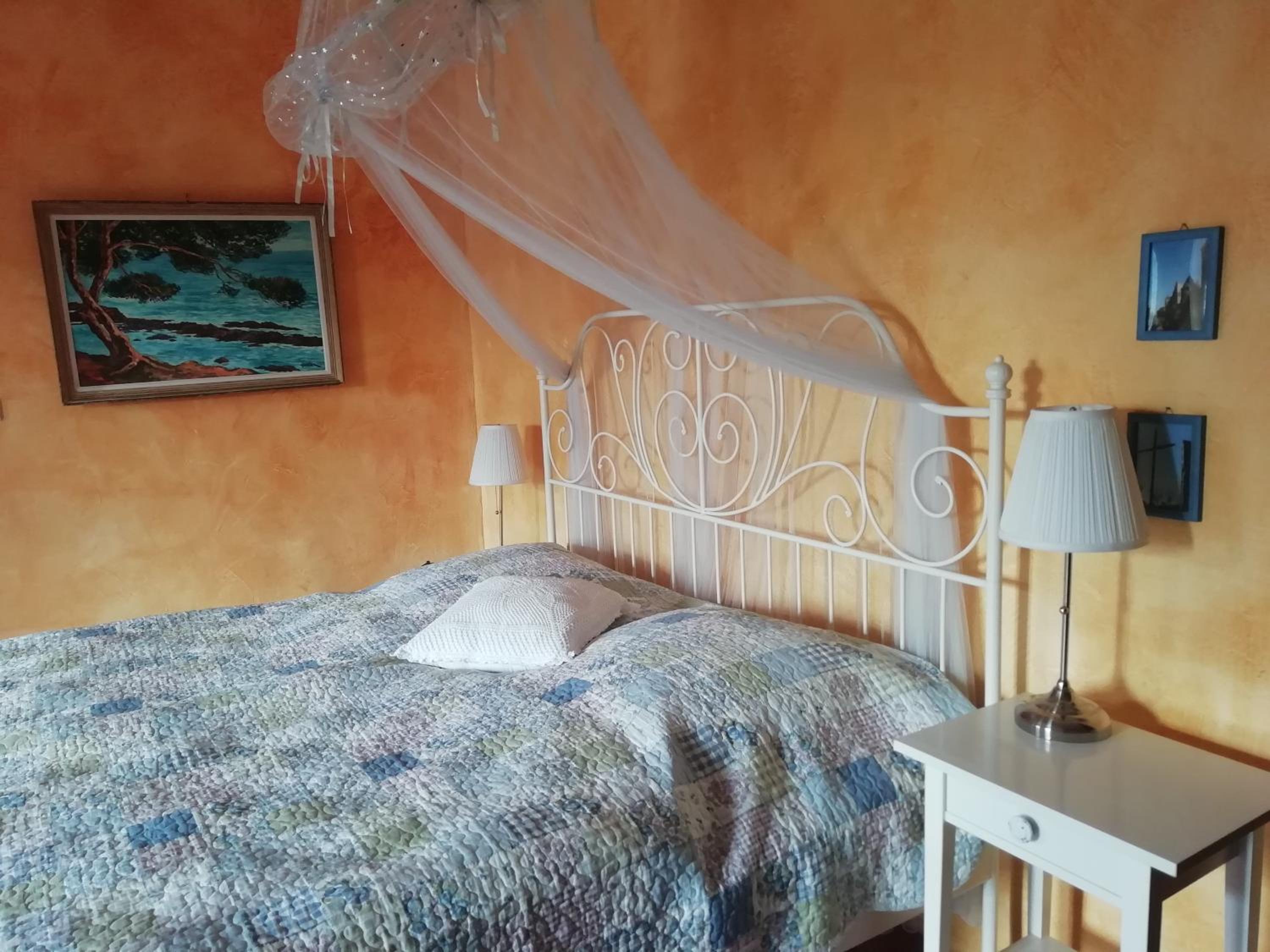 Double Room with Shared Bathroom photo 1