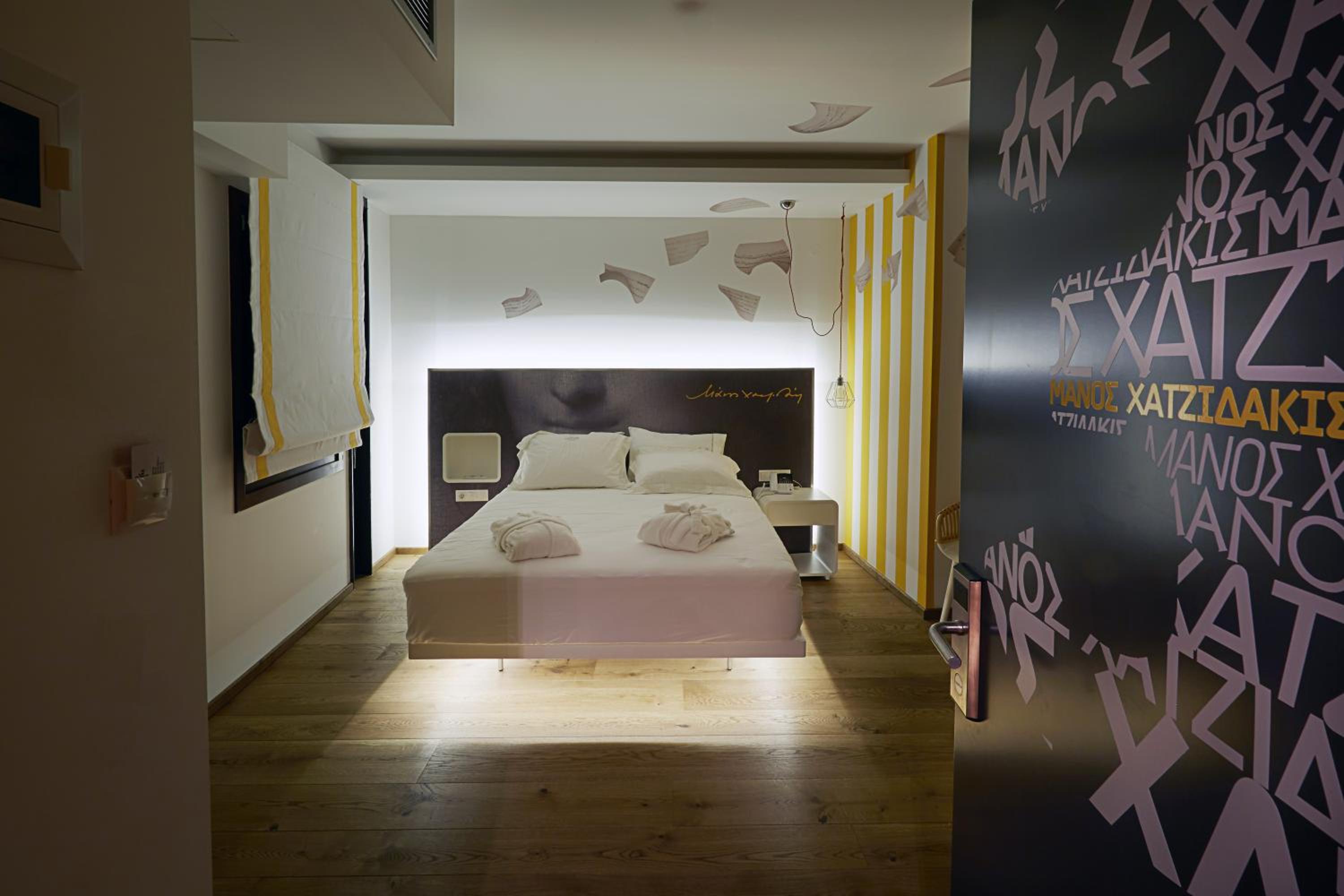 Deluxe Double Room - Photo 11