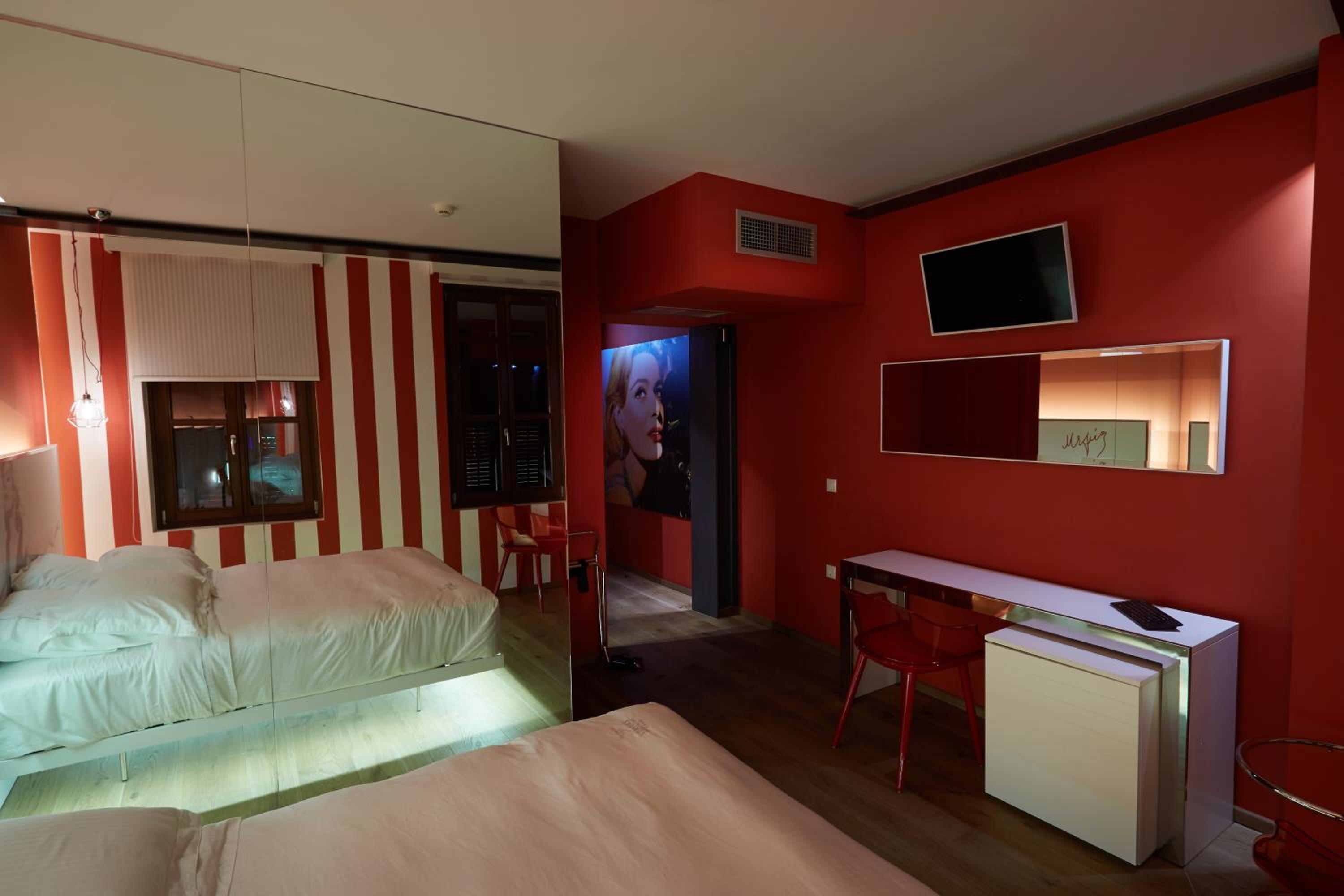 Deluxe Double Room - Photo 10