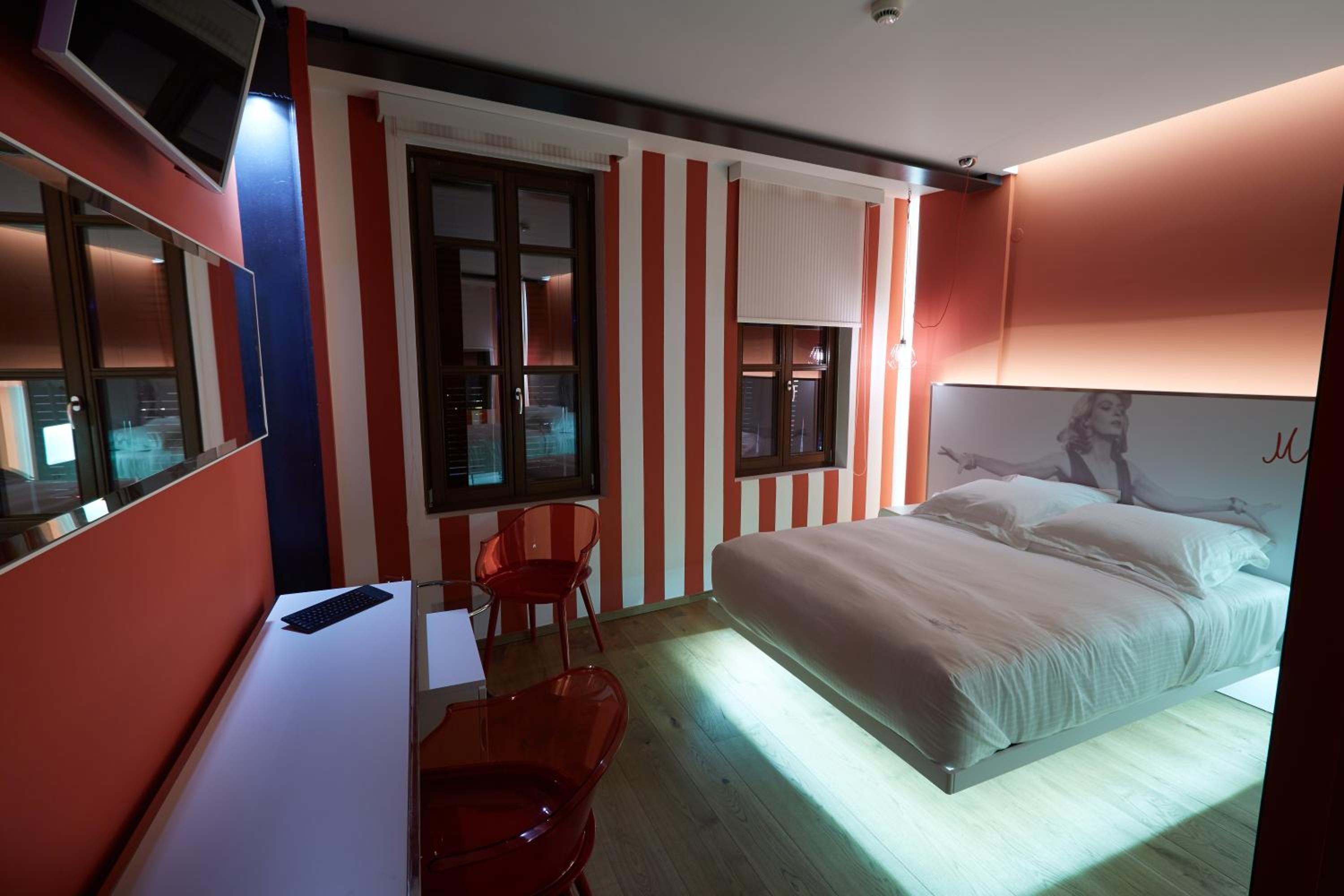 Deluxe Double Room - Photo 8