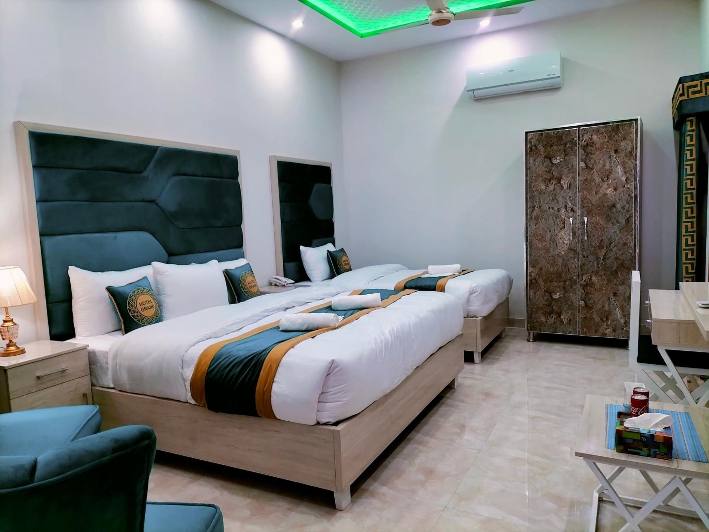 Deluxe Family Room photo 2