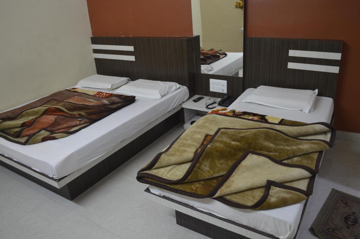 Deluxe three bed ac room