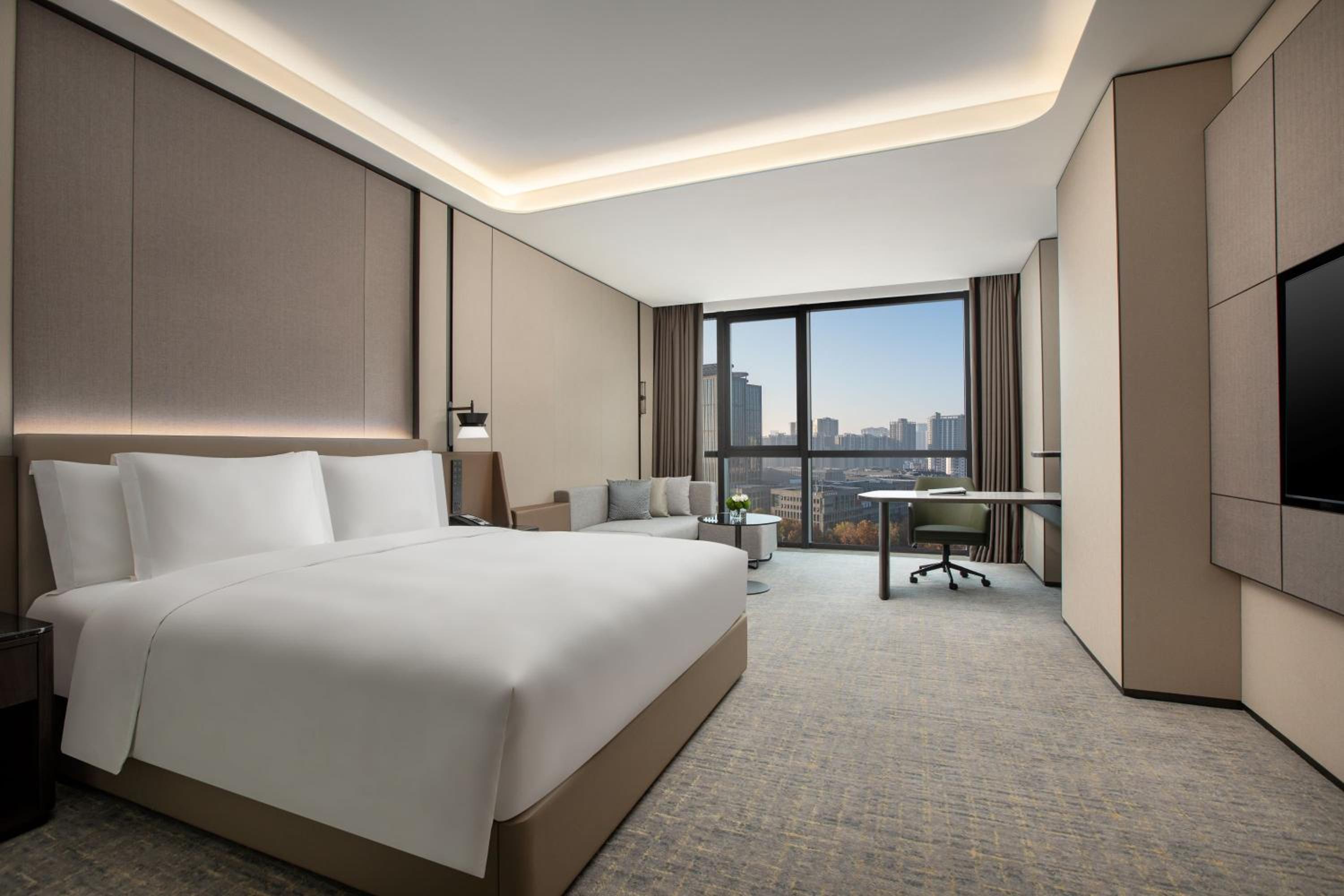 Premium King Room - Photo 3