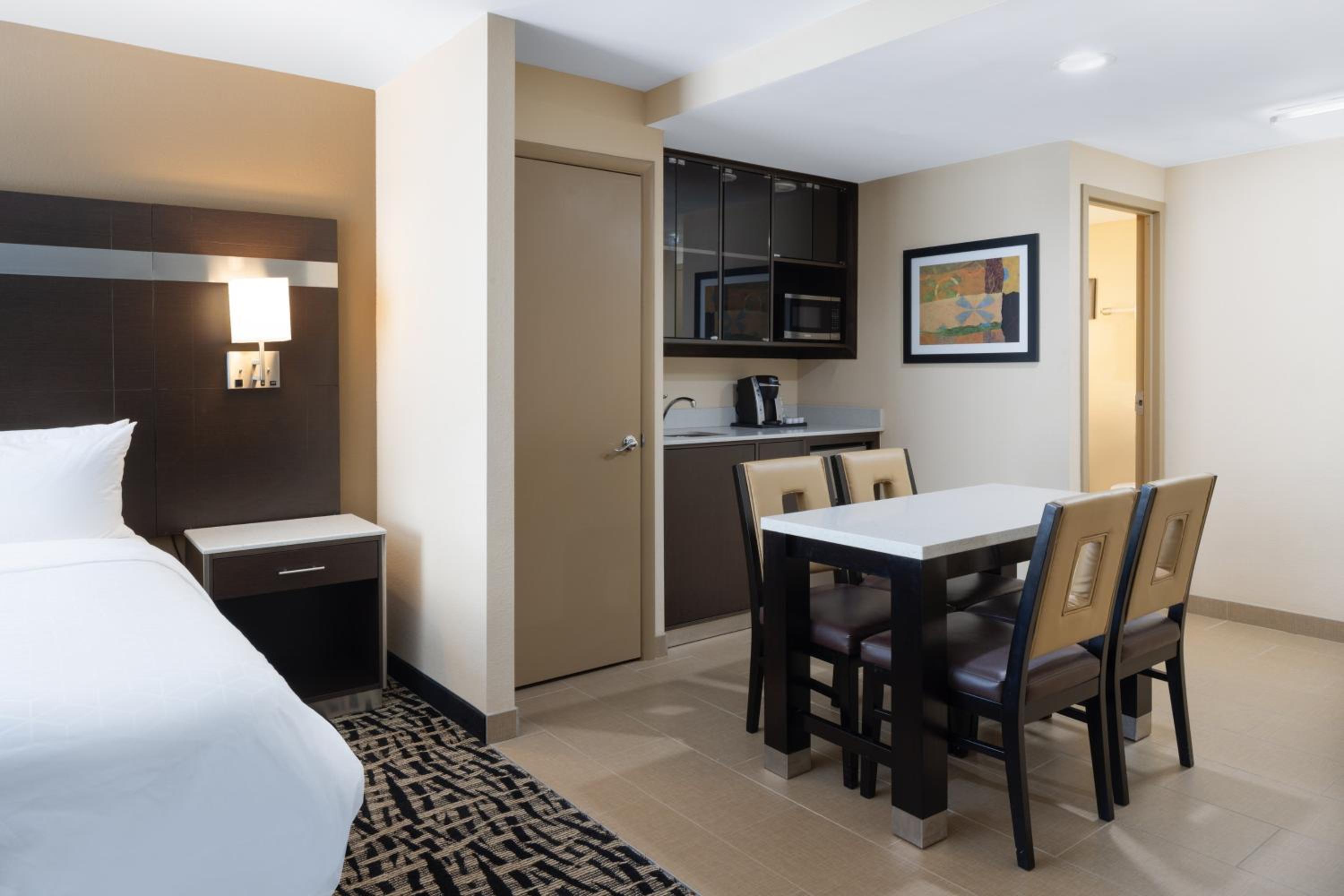 King Suite - Photo 3