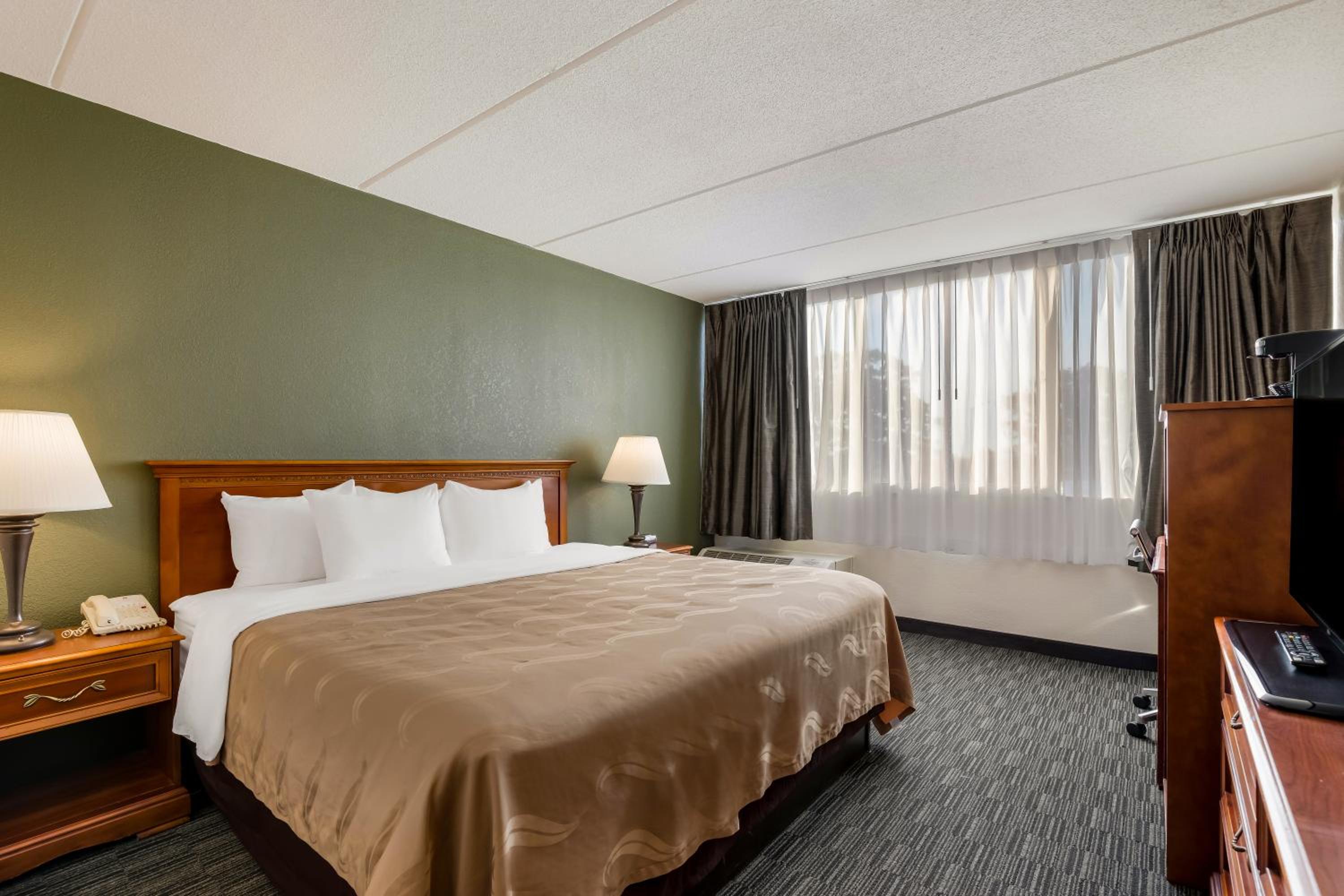 Standard King Room - Non Smoking - Photo 1