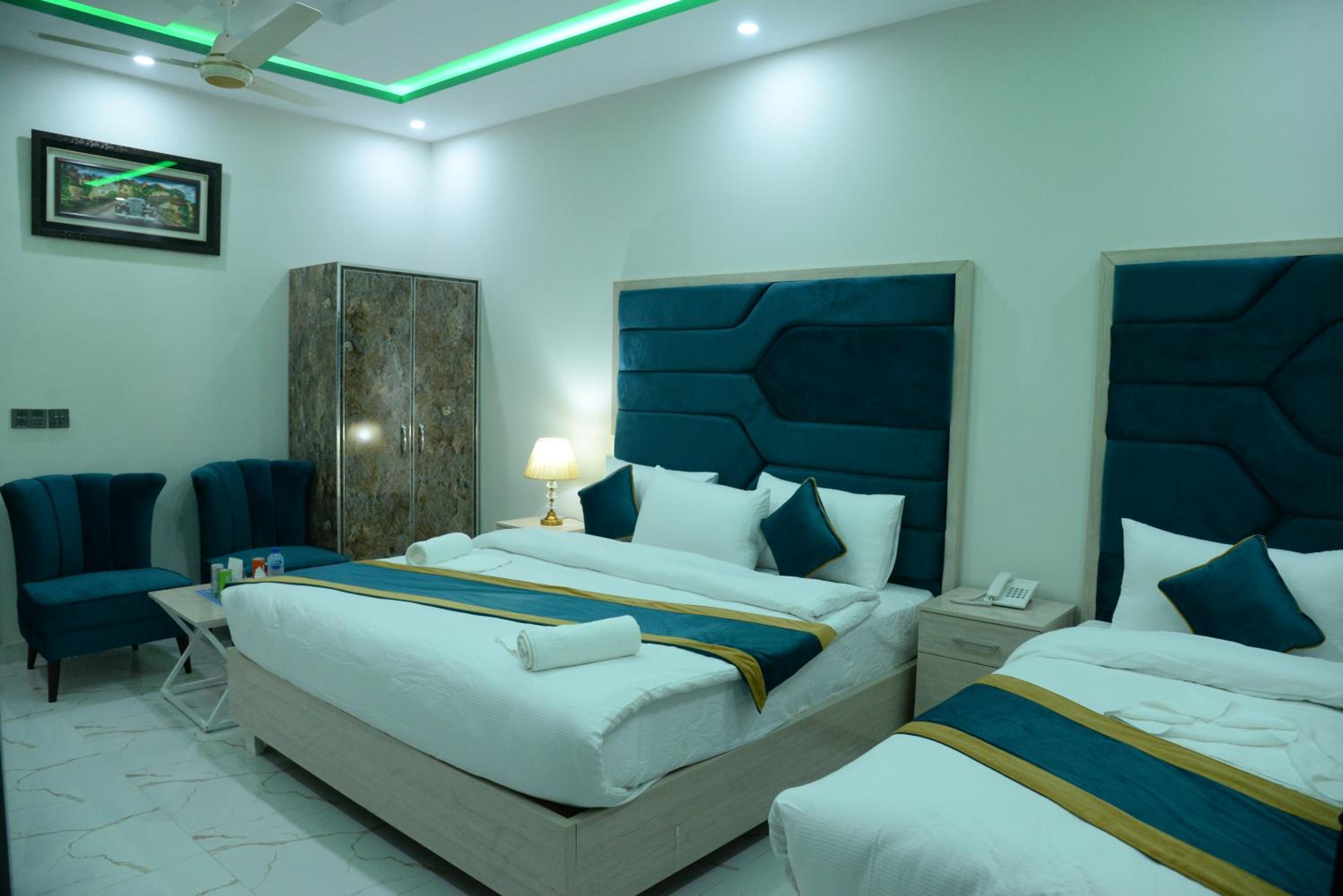 Deluxe Family Room