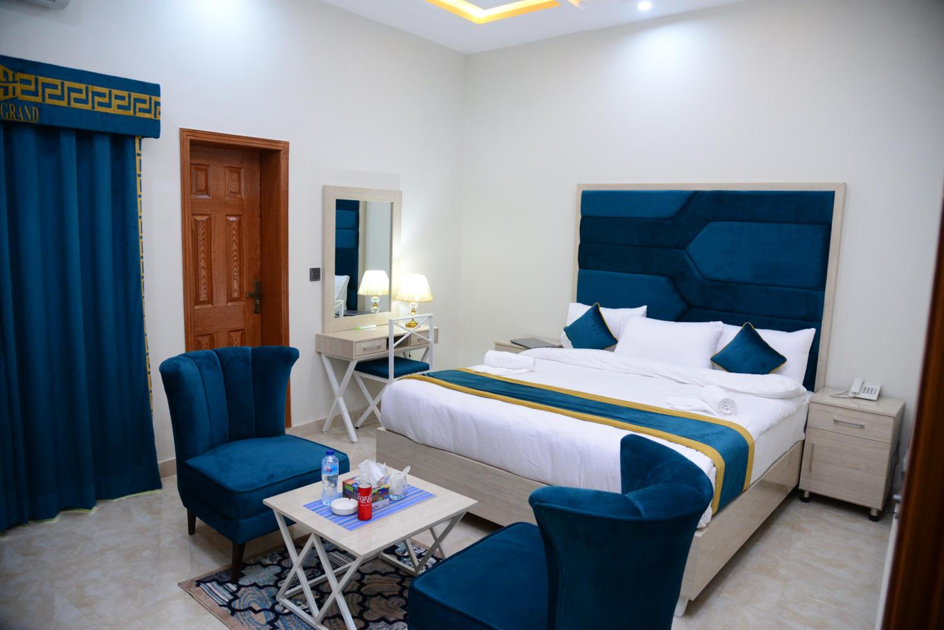 Deluxe King Room photo 3