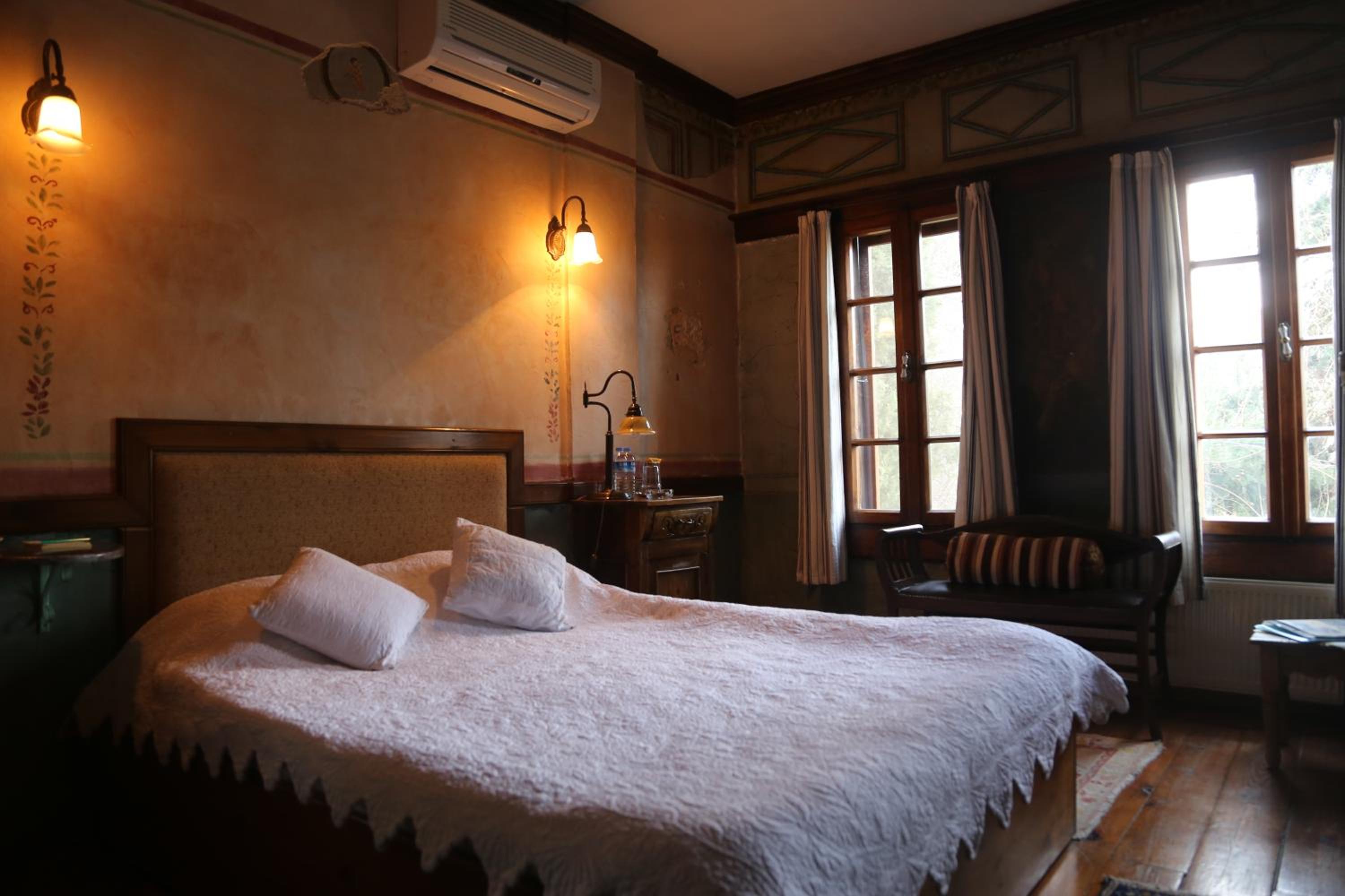 Standard Double Room - Photo 14