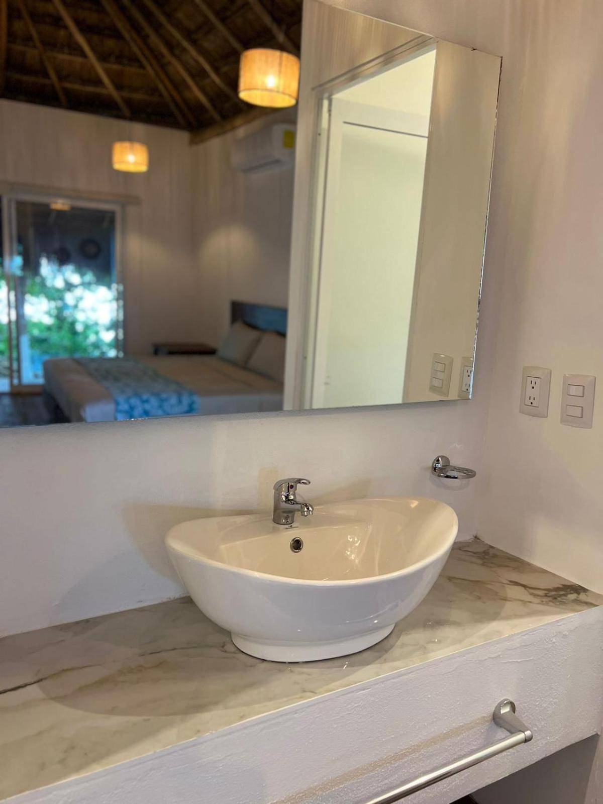 Suite with Lake View - Photo 10