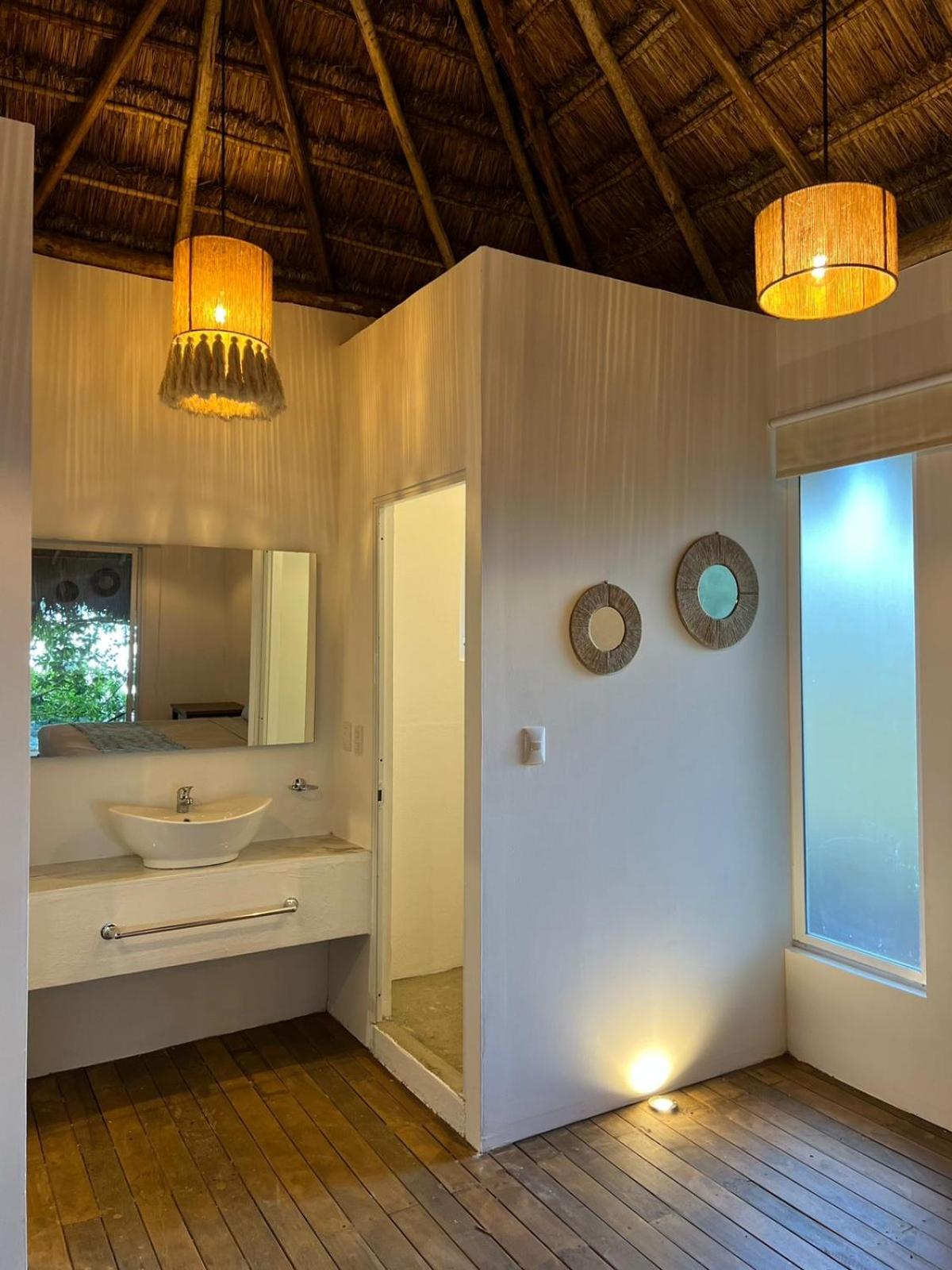 Suite with Lake View - Photo 11