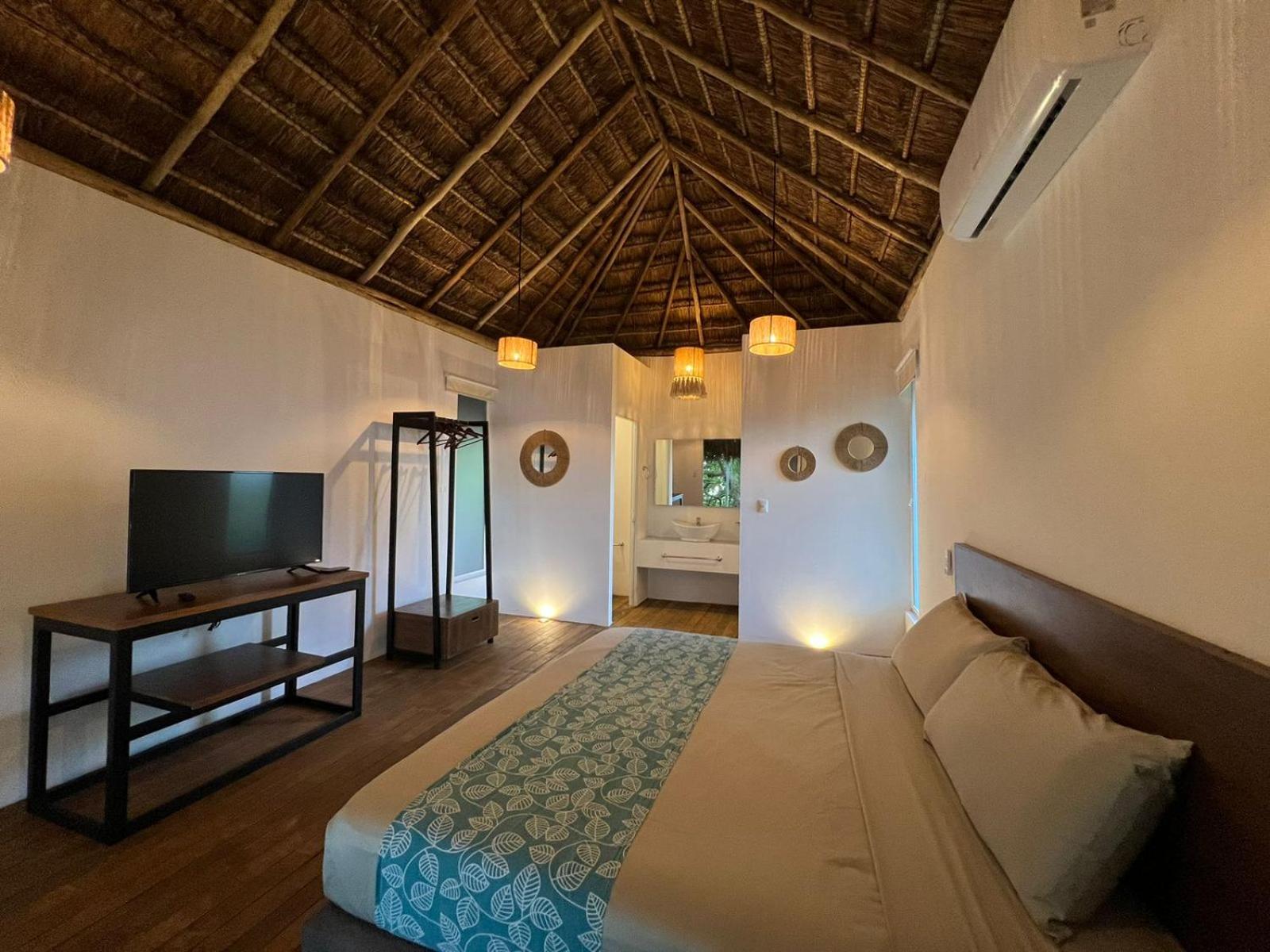 Suite with Lake View - Photo 3