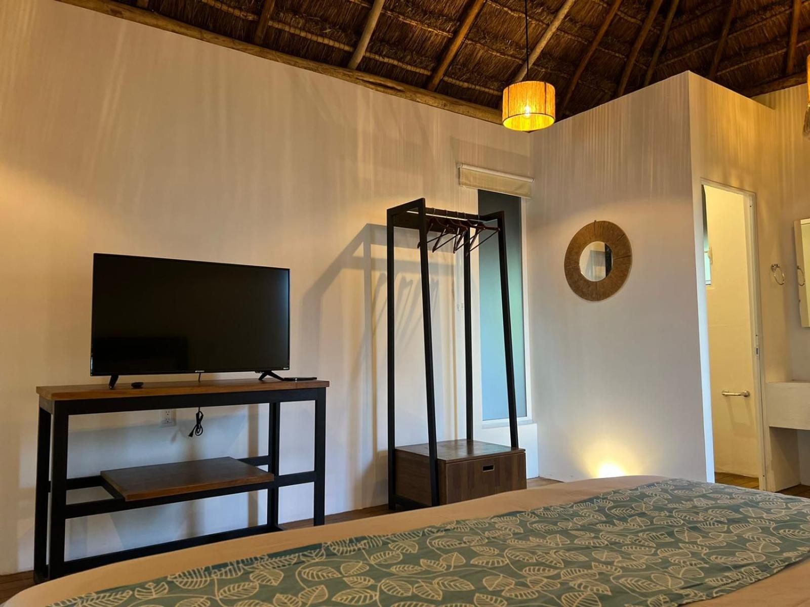 Suite with Lake View - Photo 7