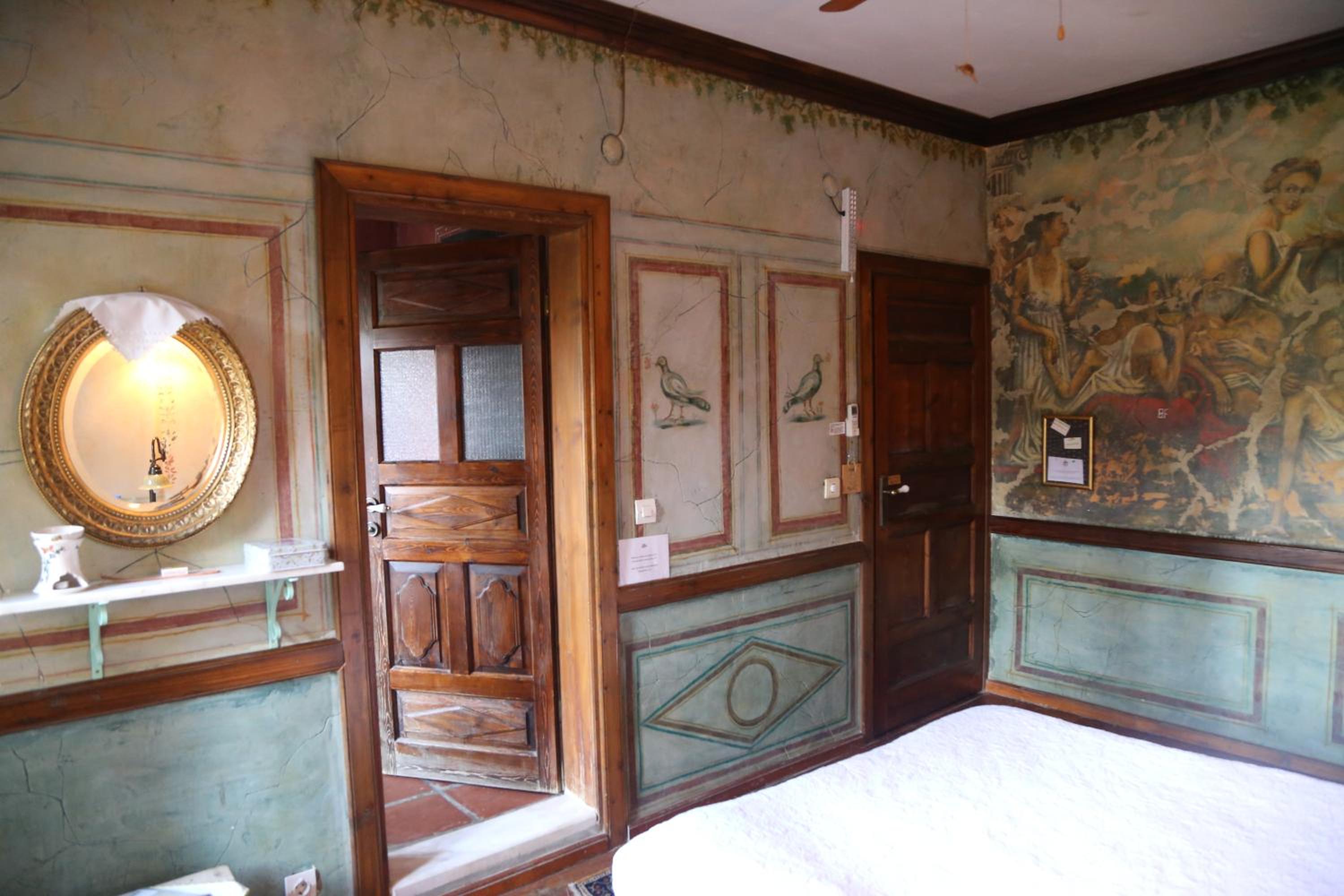 Standard Double Room - Photo 12