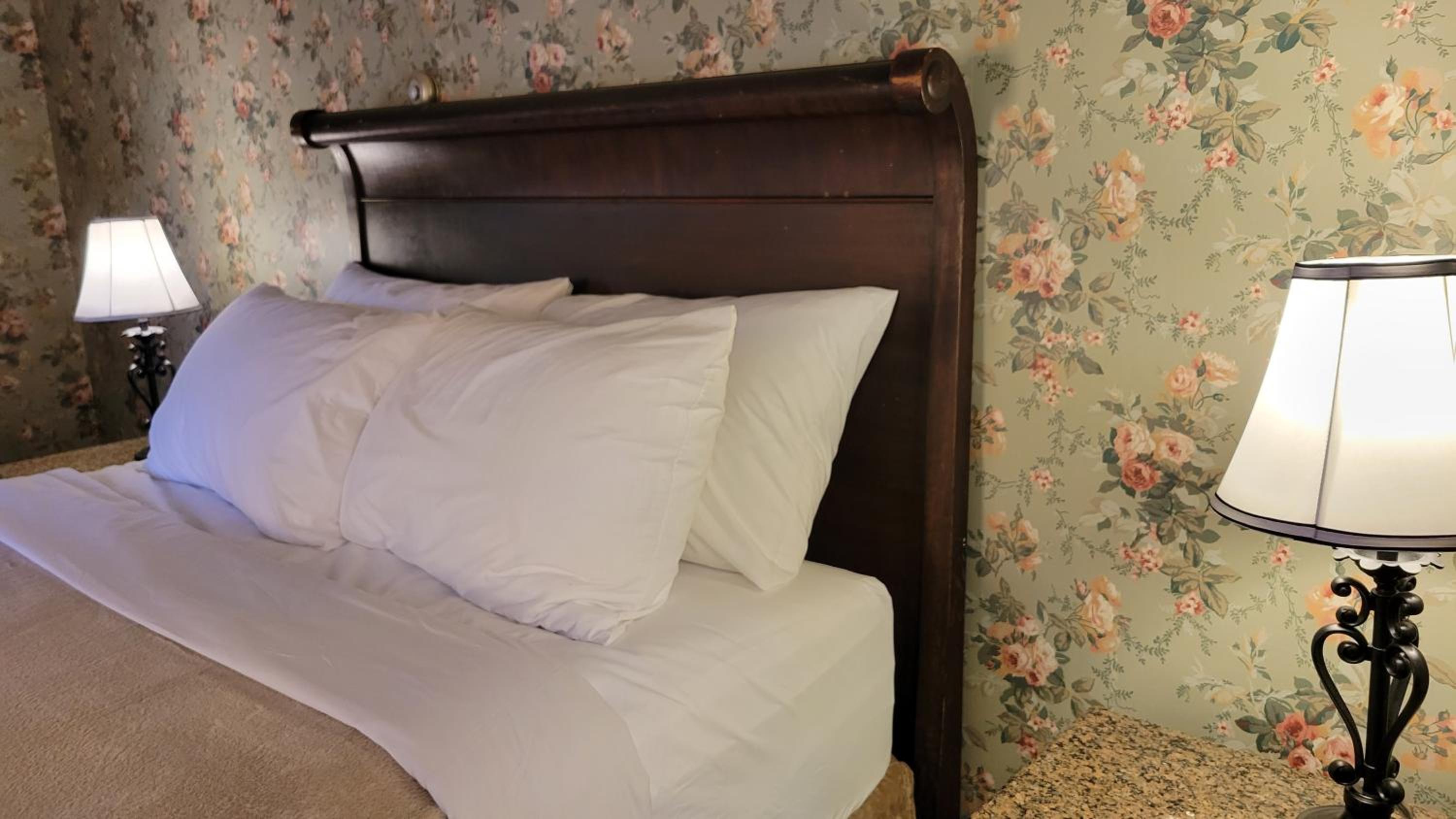 Queen Room photo 3
