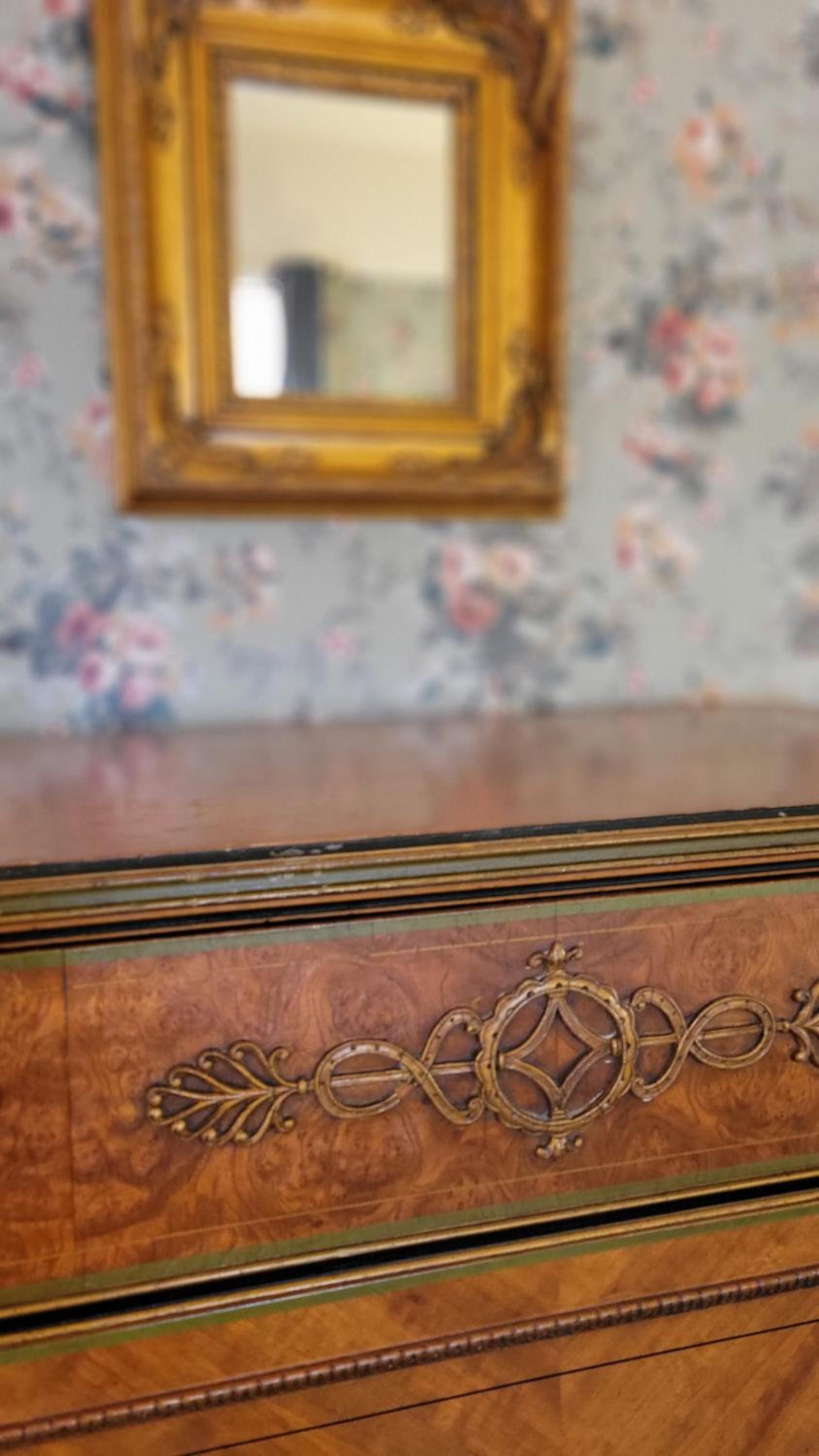 Queen Room photo 2