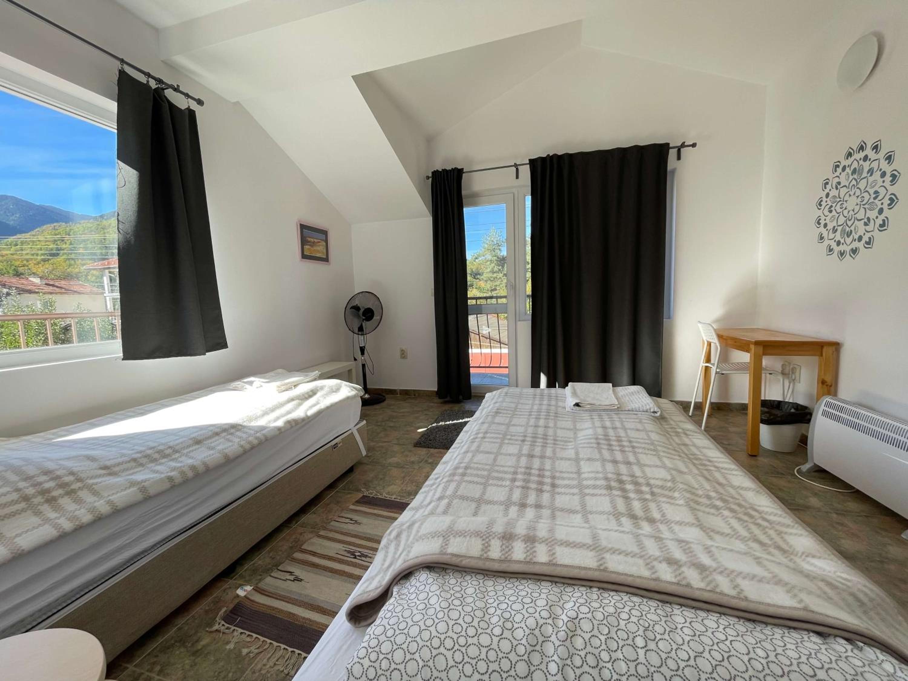 Budget Twin Room photo 3