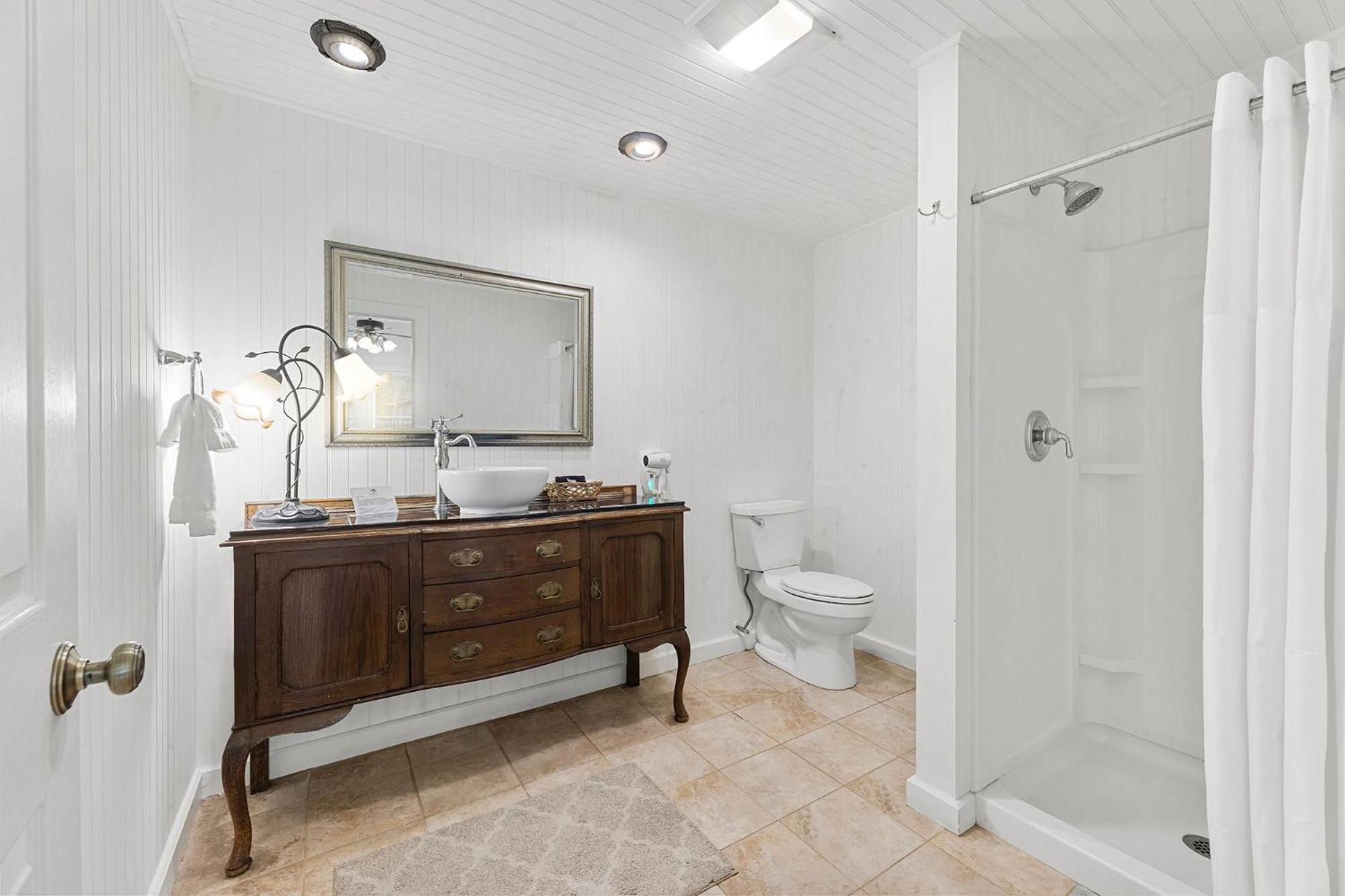 Three-Bedroom House - Photo 11