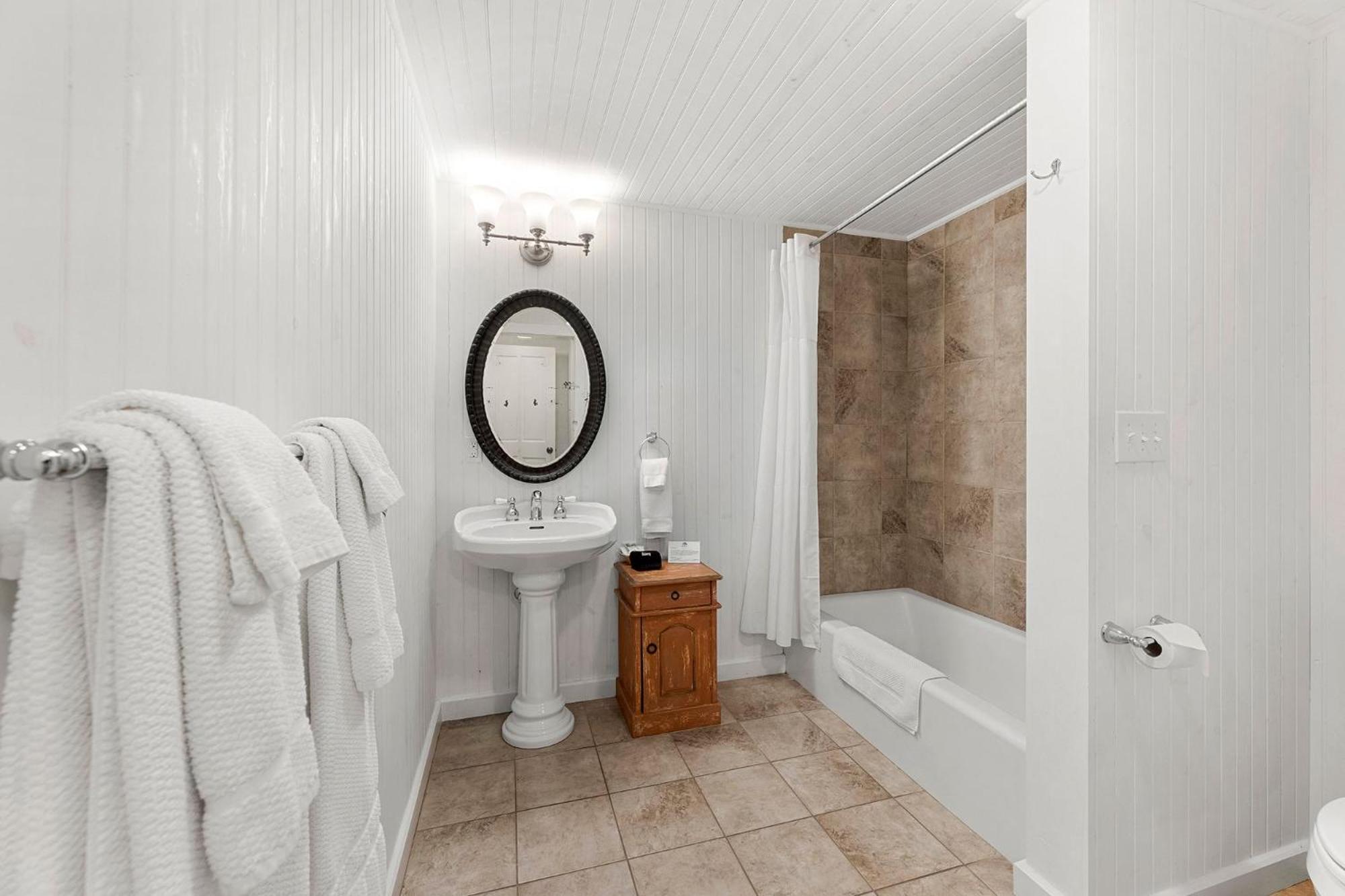 Three-Bedroom House - Photo 16