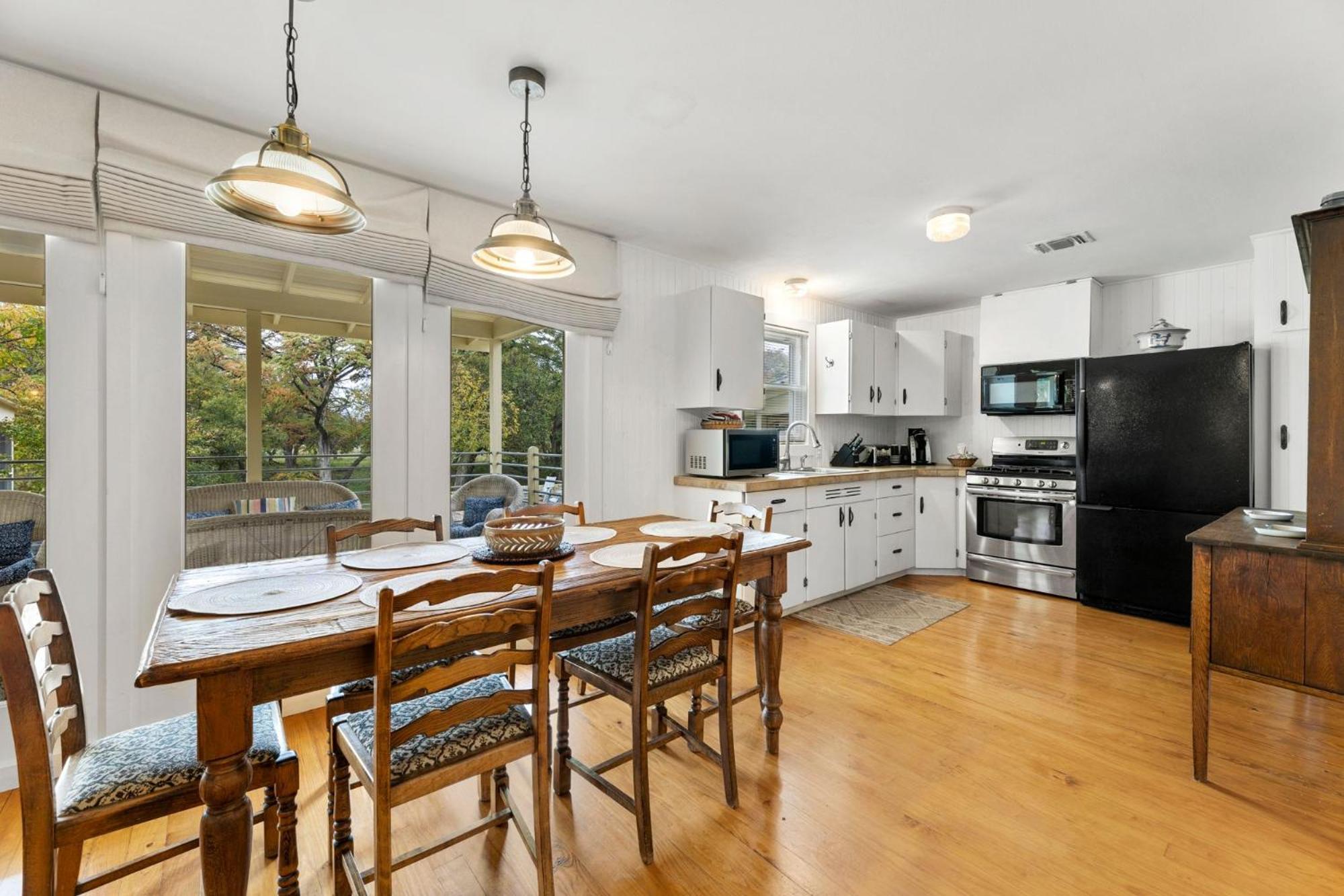 Three-Bedroom House - Photo 6