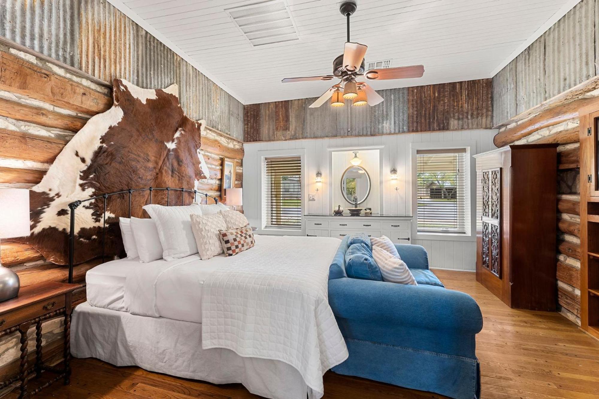 Three-Bedroom House - Photo 13