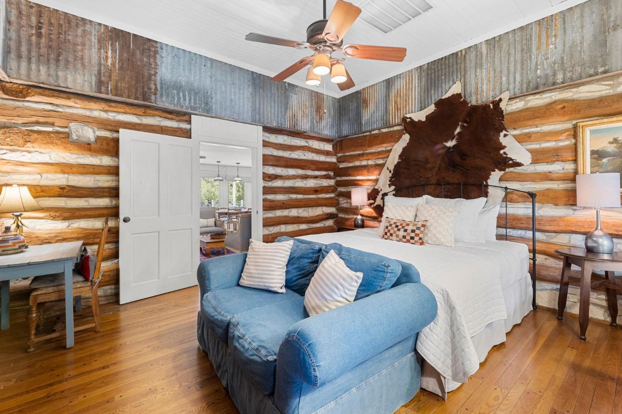 Three-Bedroom House - Photo 12