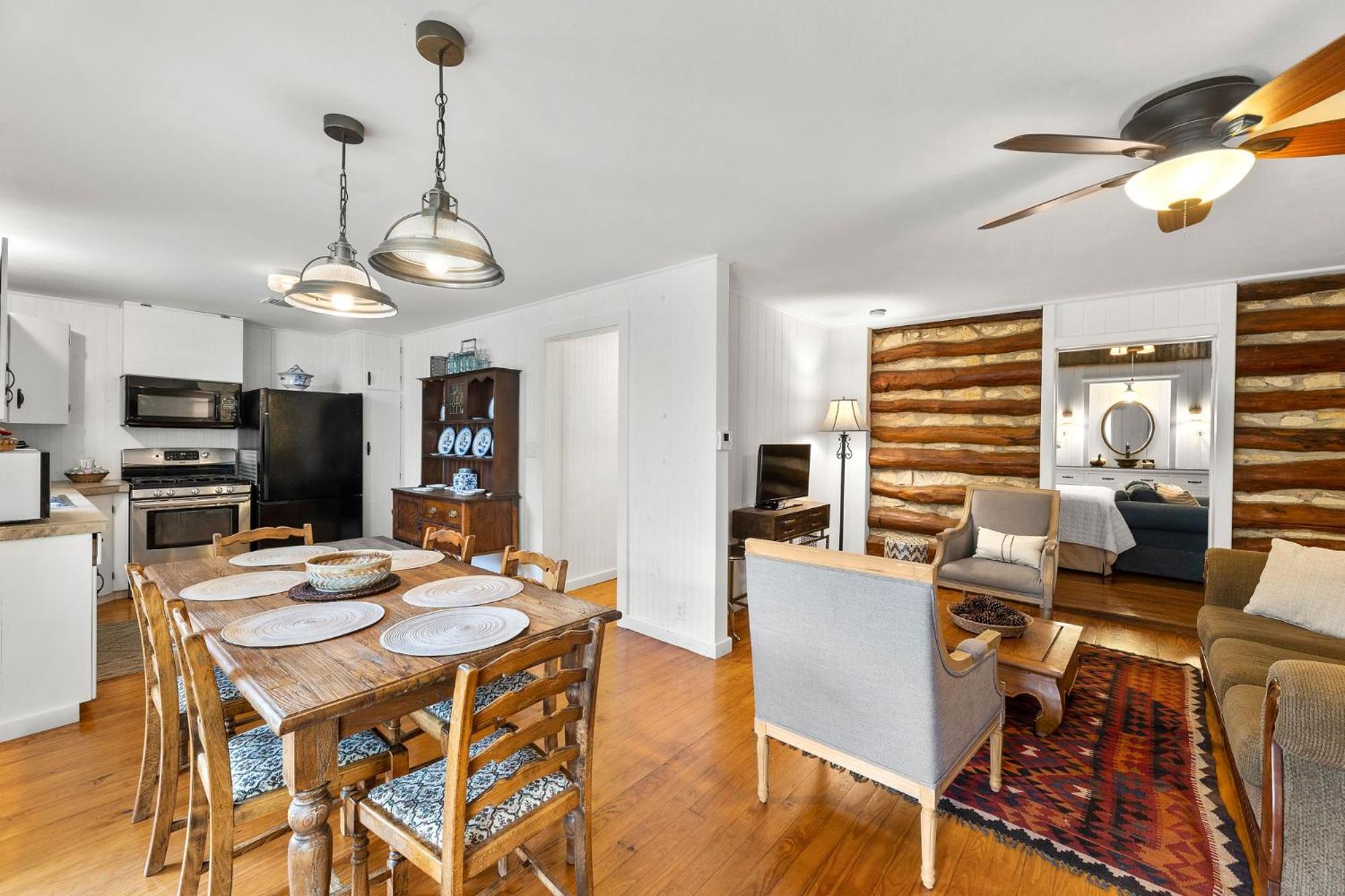 Three-Bedroom House - Photo 7