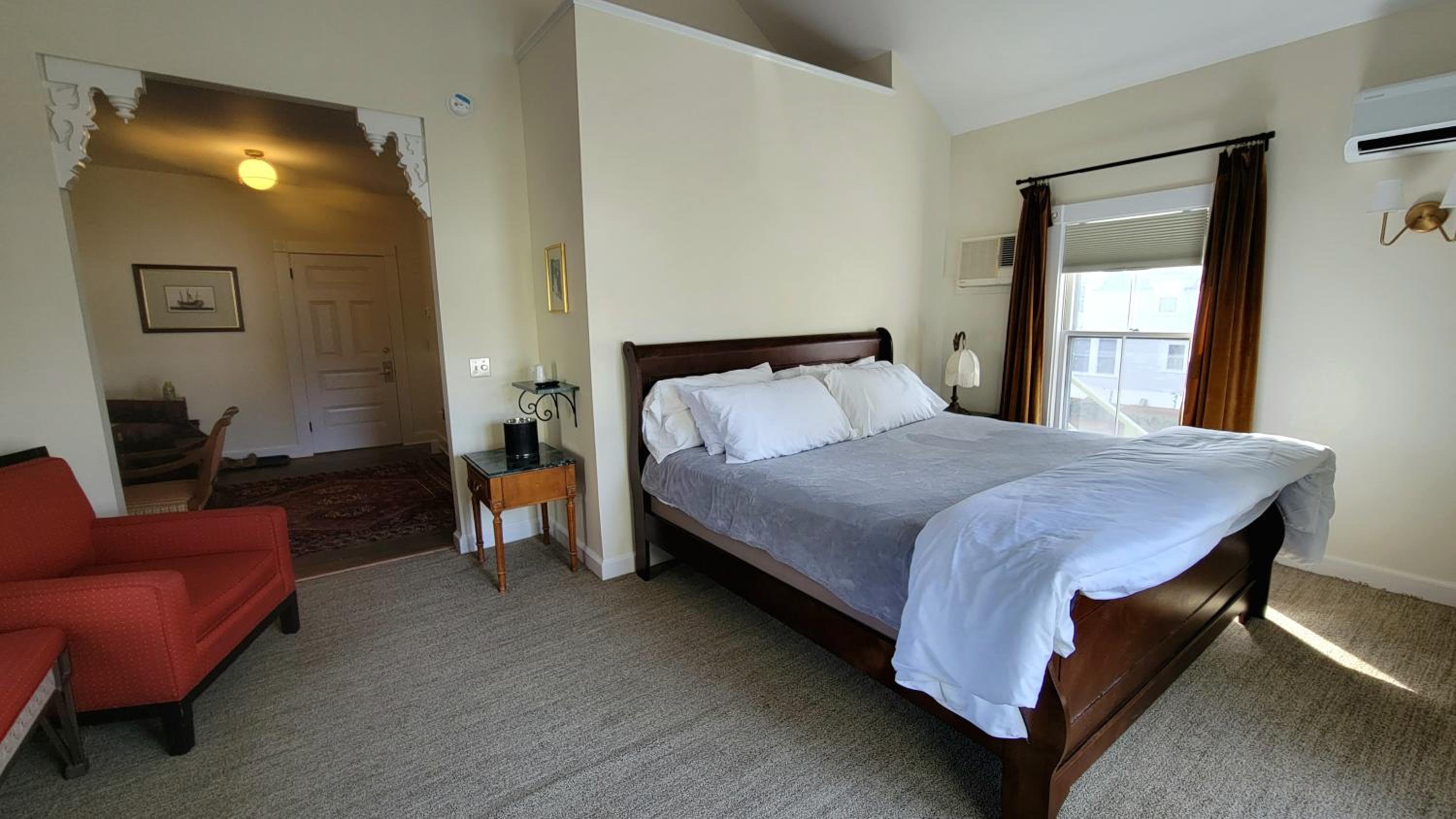 Deluxe King Suite