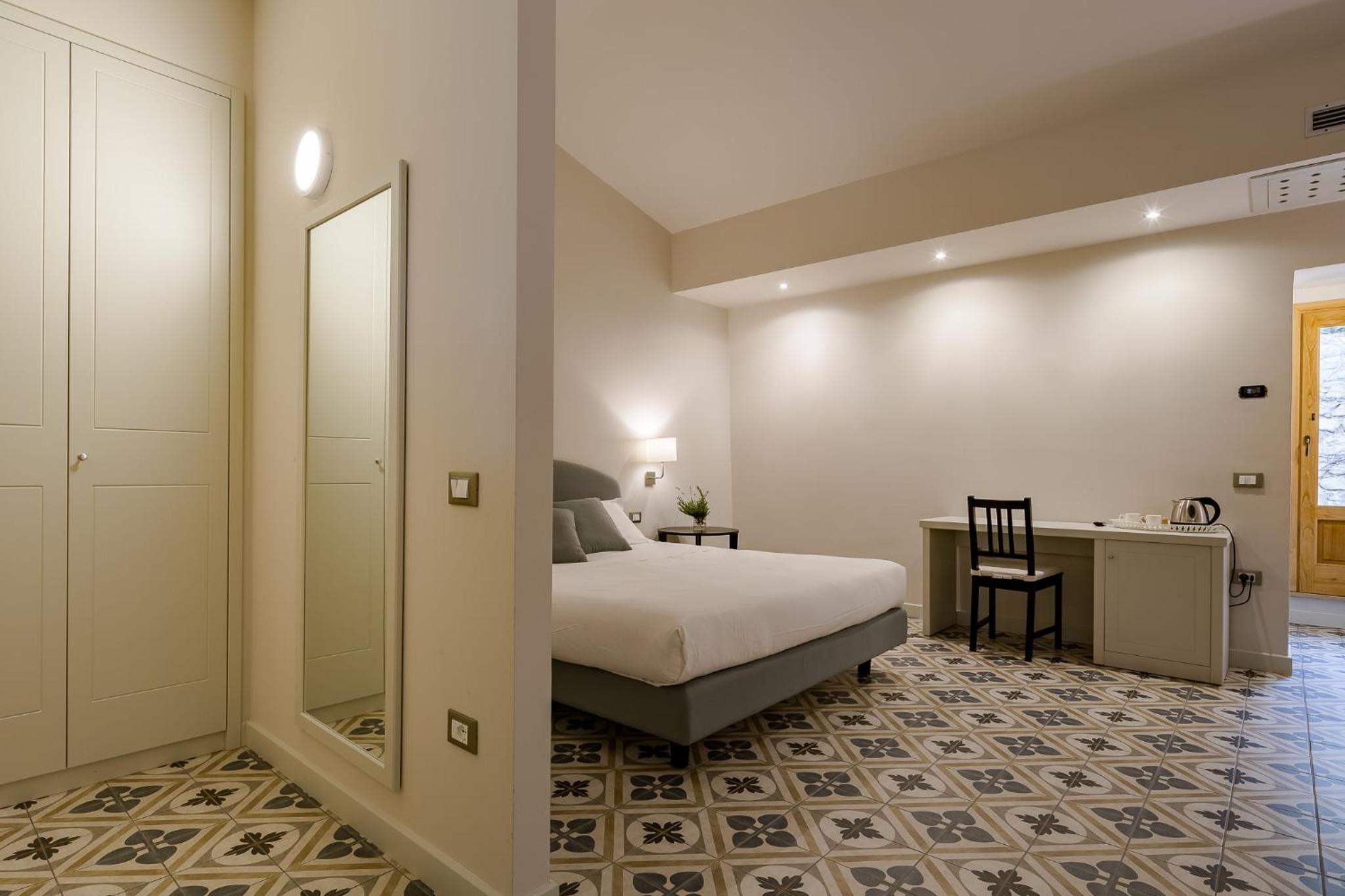Double Room - Photo 4