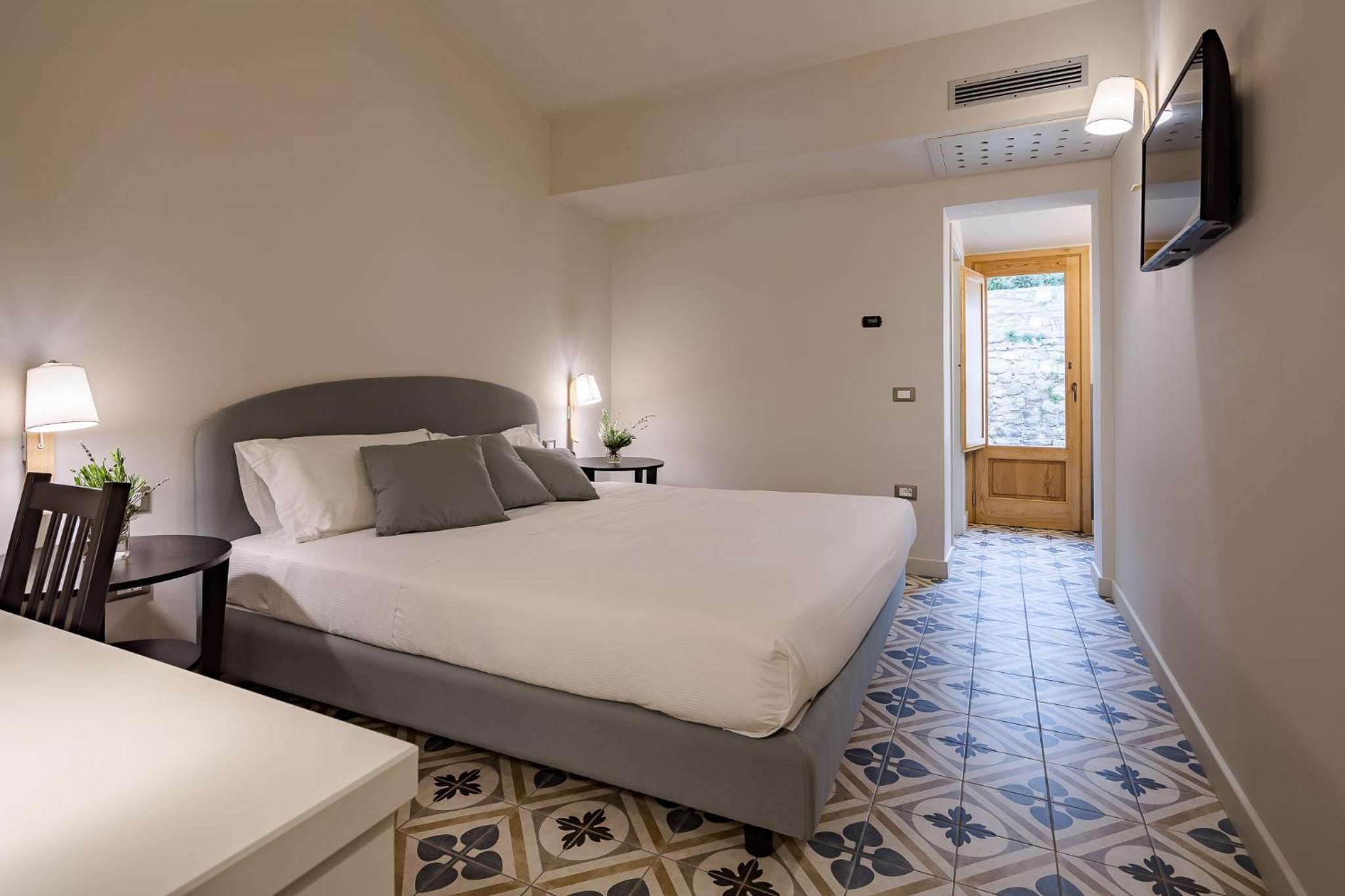 Double Room - Photo 13