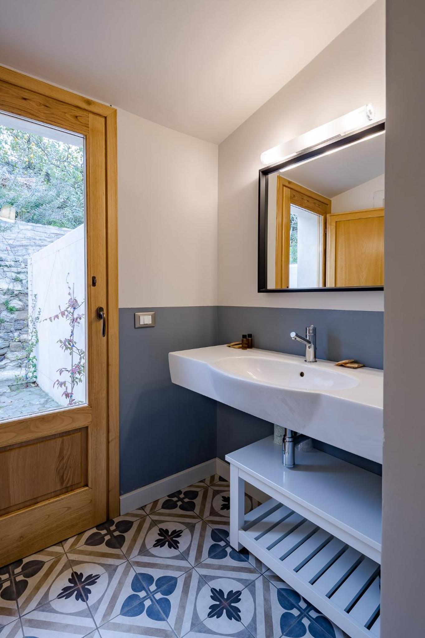 Double Room - Photo 11