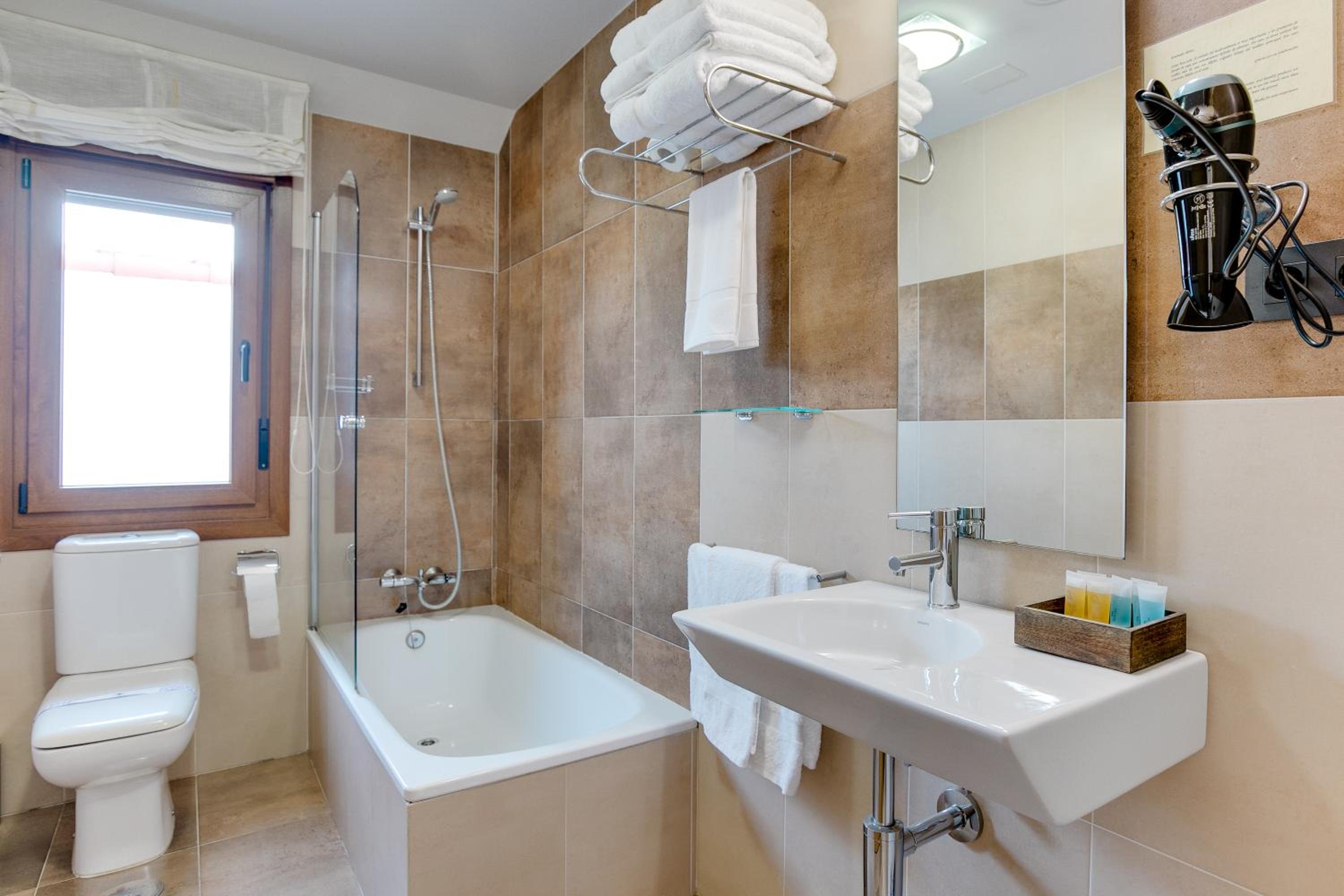 Budget Double or Twin Room photo 2