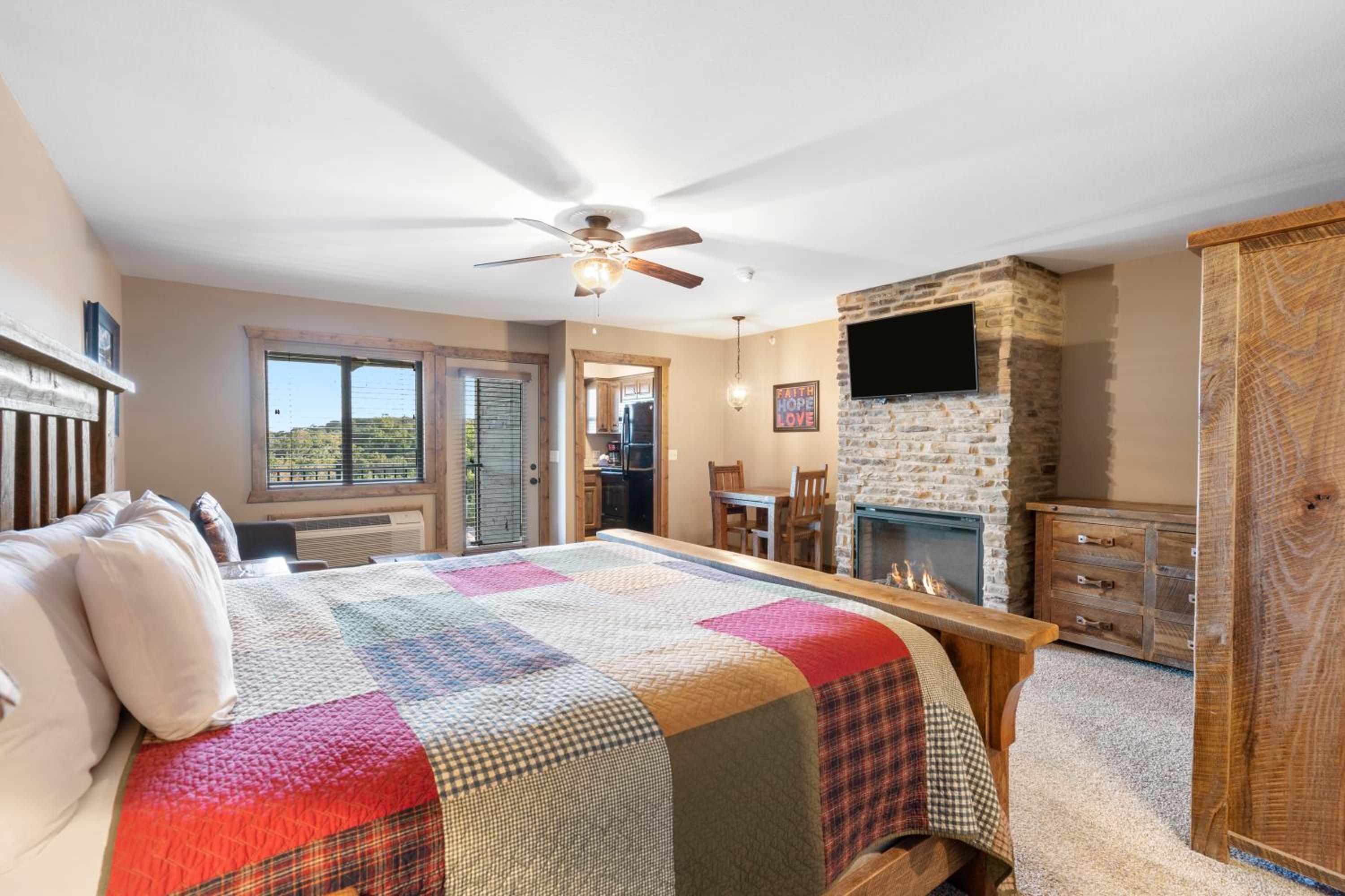 Suite with Balcony photo 1