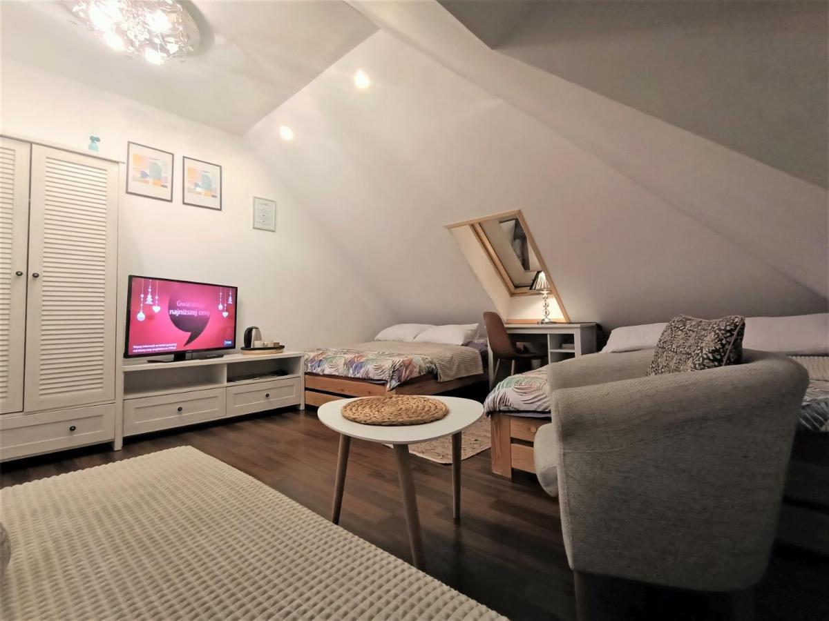 Quadruple Room with Private Bathroom - Photo 11