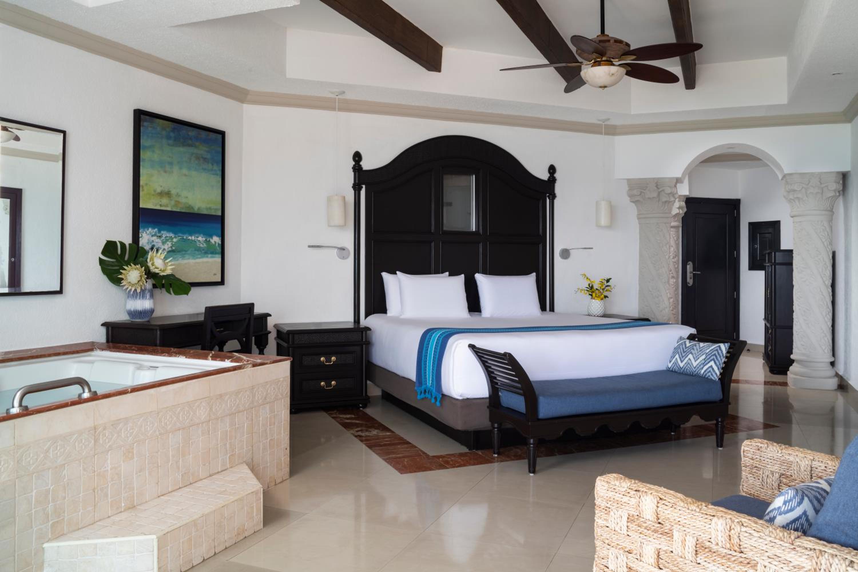 Junior King Suite - Oceanfront - Photo 7