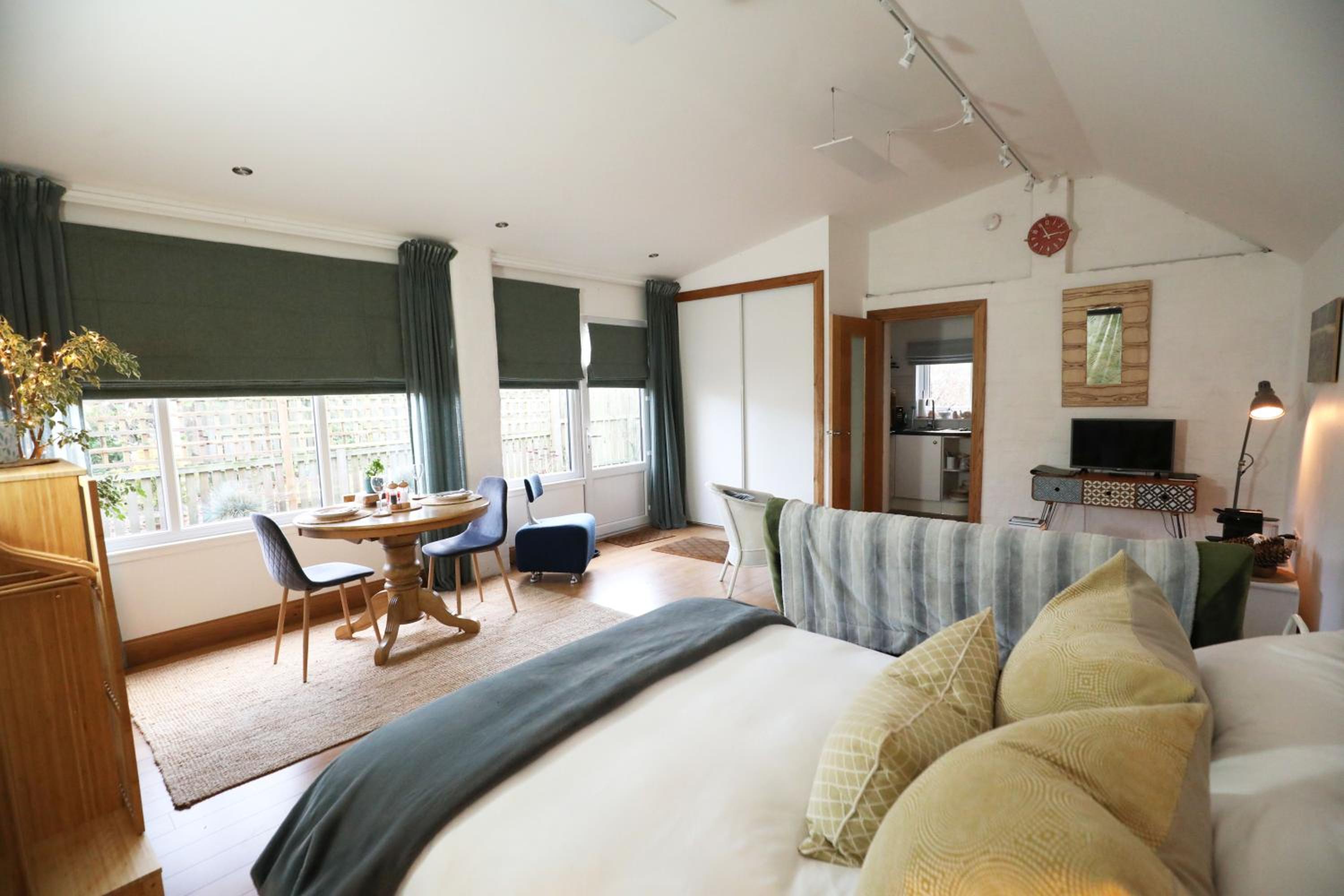 Studio Apartment