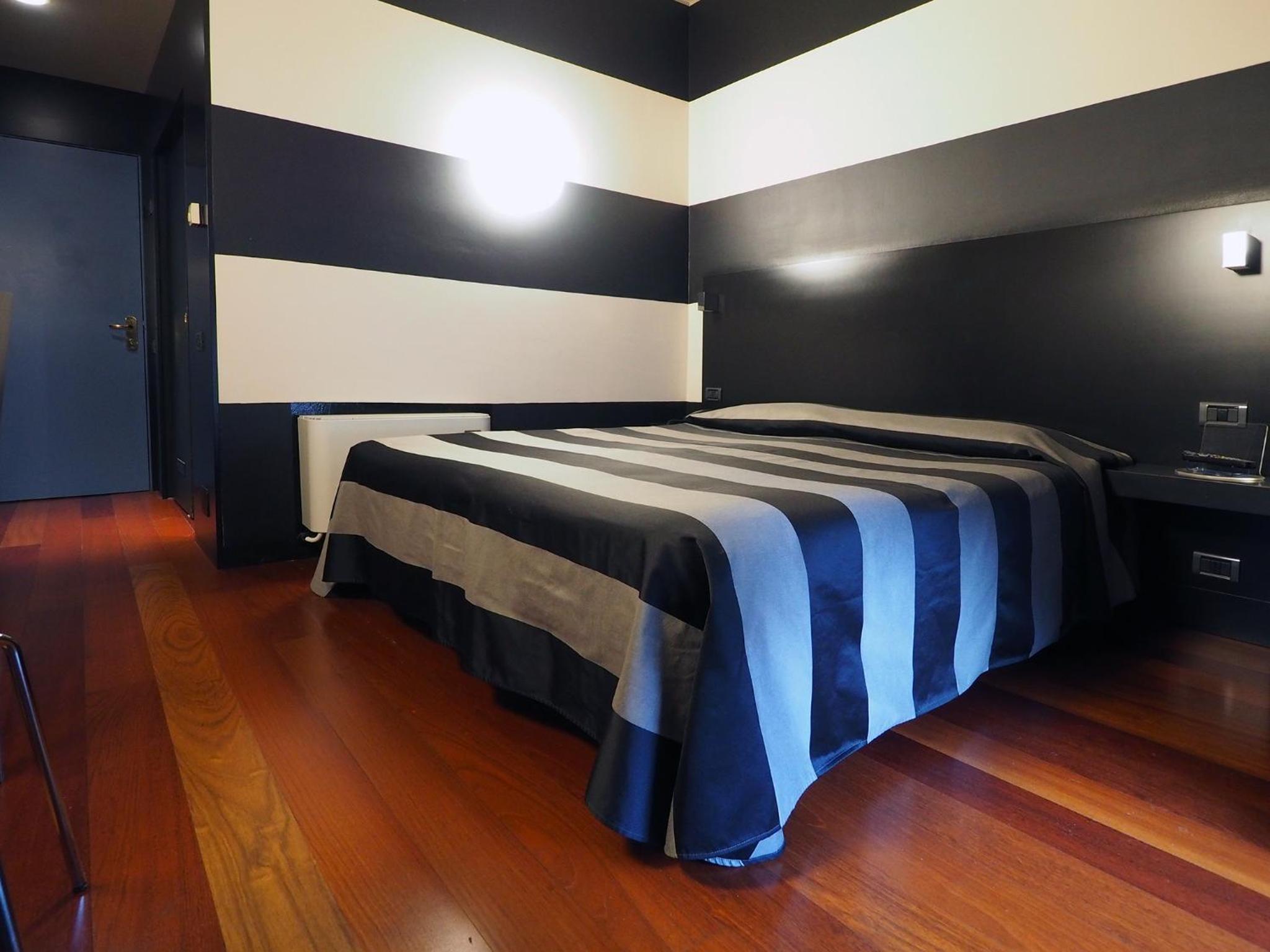 Double Room - Photo 5