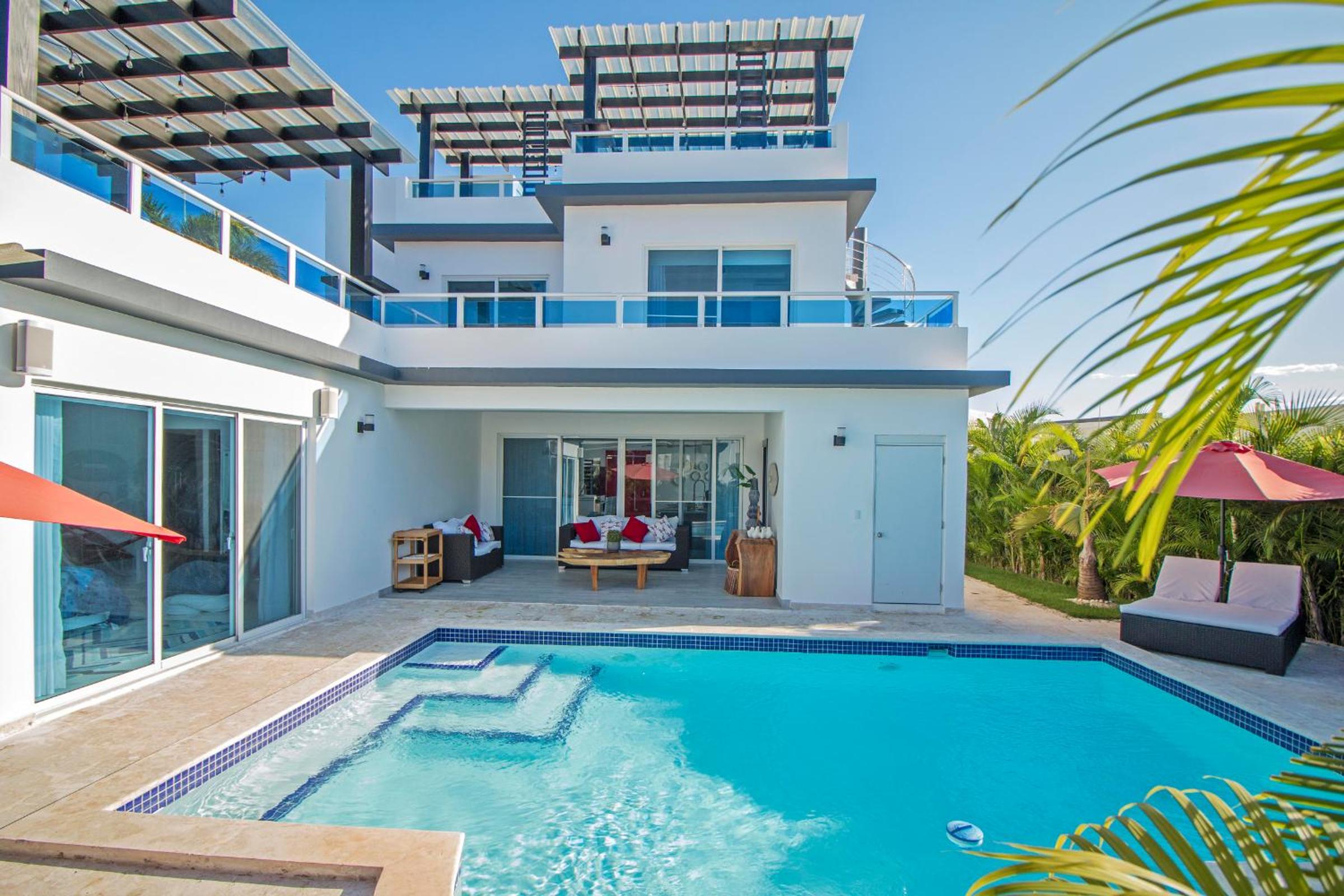 Three-Bedroom Villa photo 1