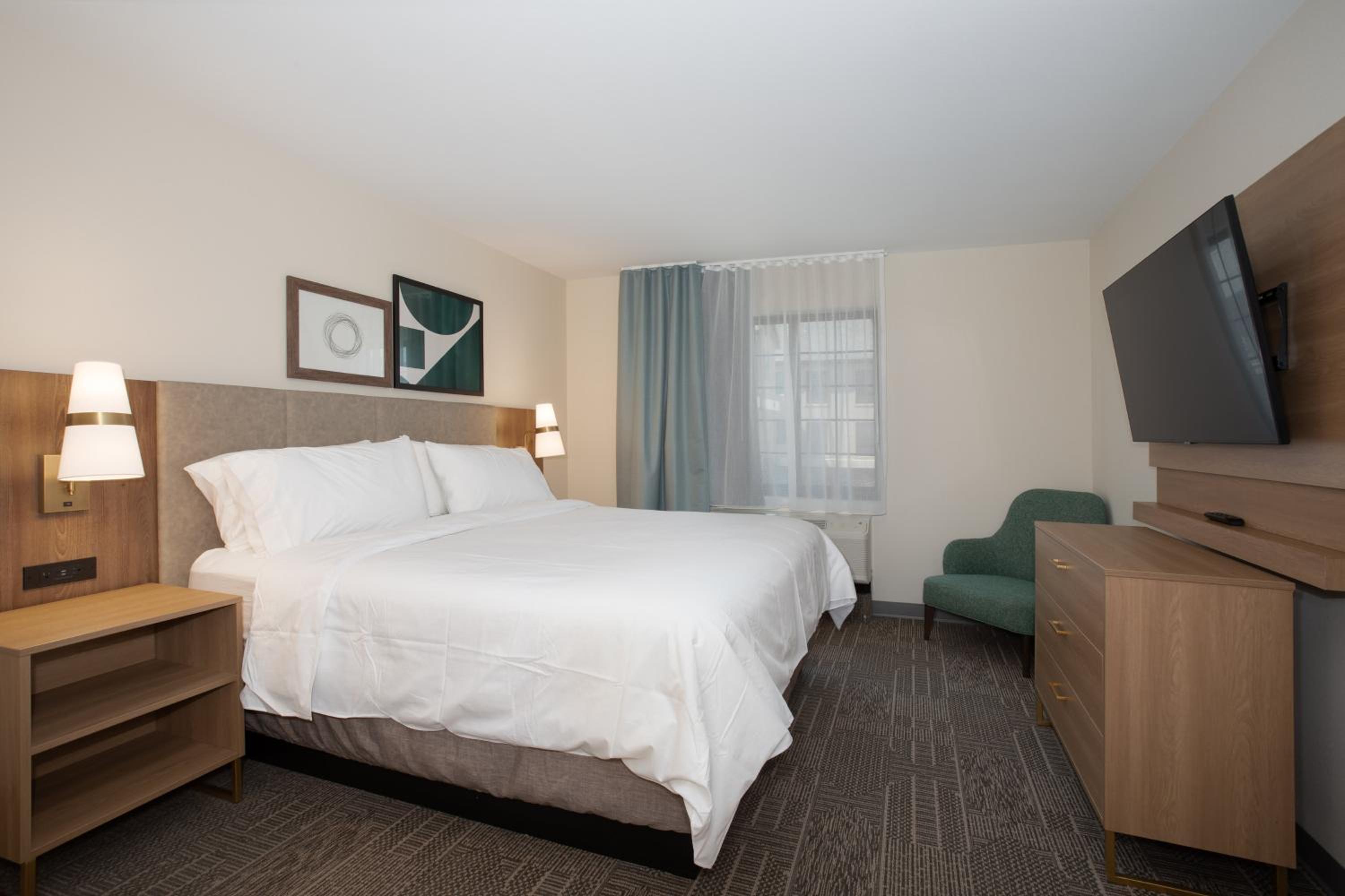 Two-Bedroom Suite - Photo 4
