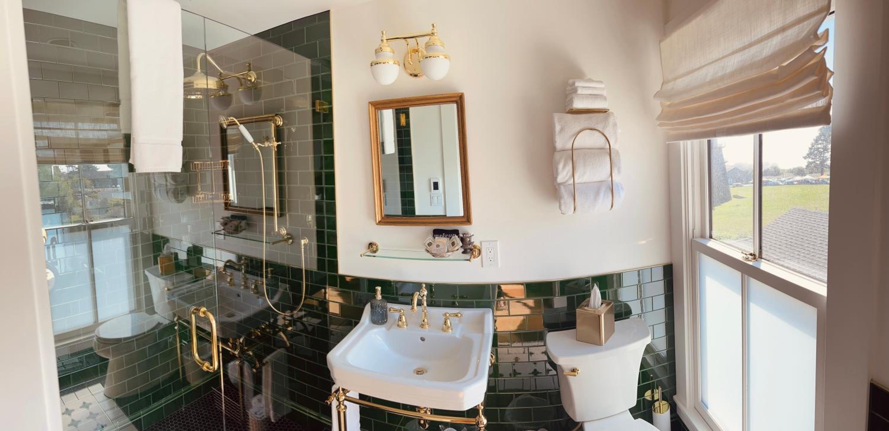 Deluxe Queen Room photo 3