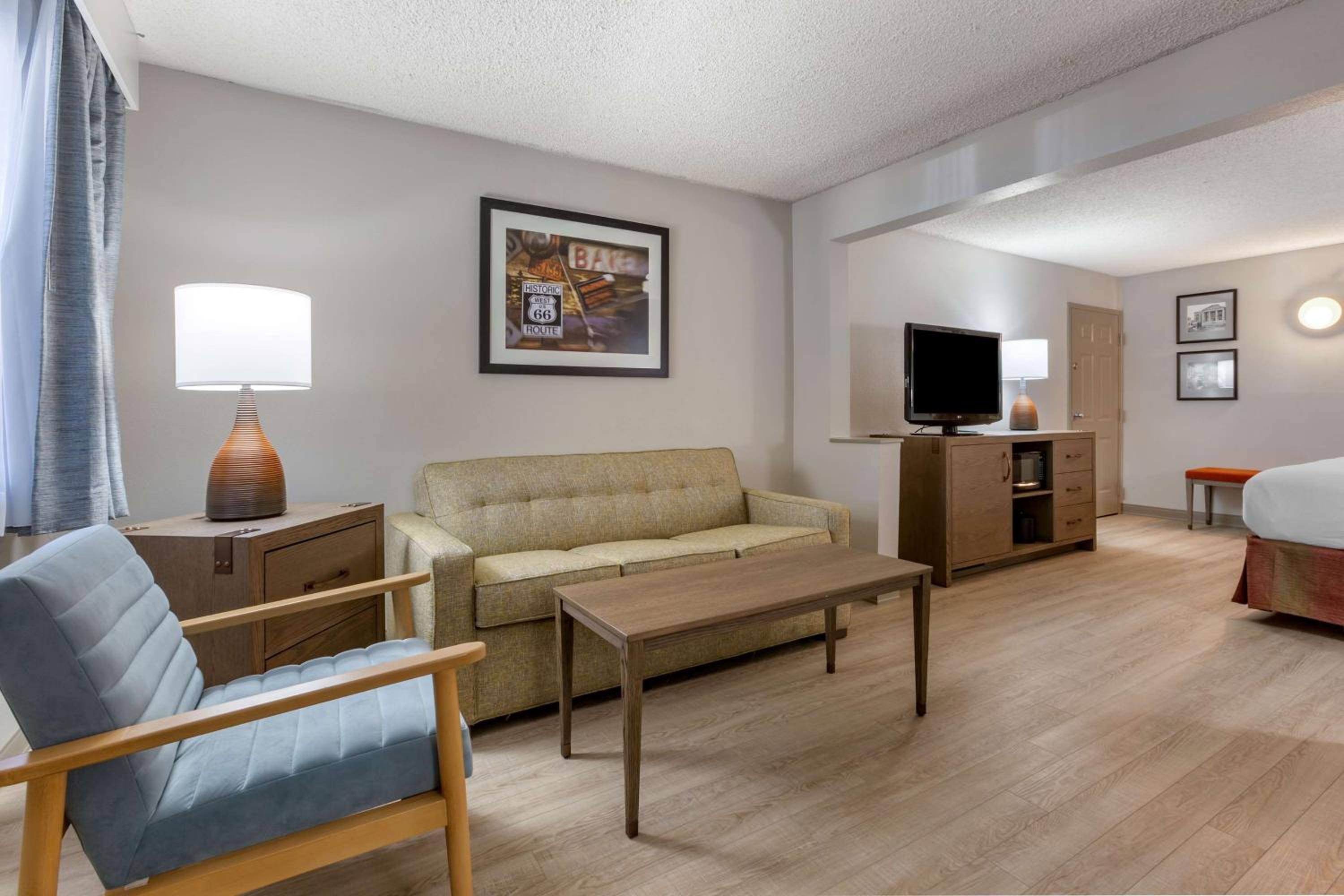 Large King Room with Mobility Accessible Roll-In Shower photo 3