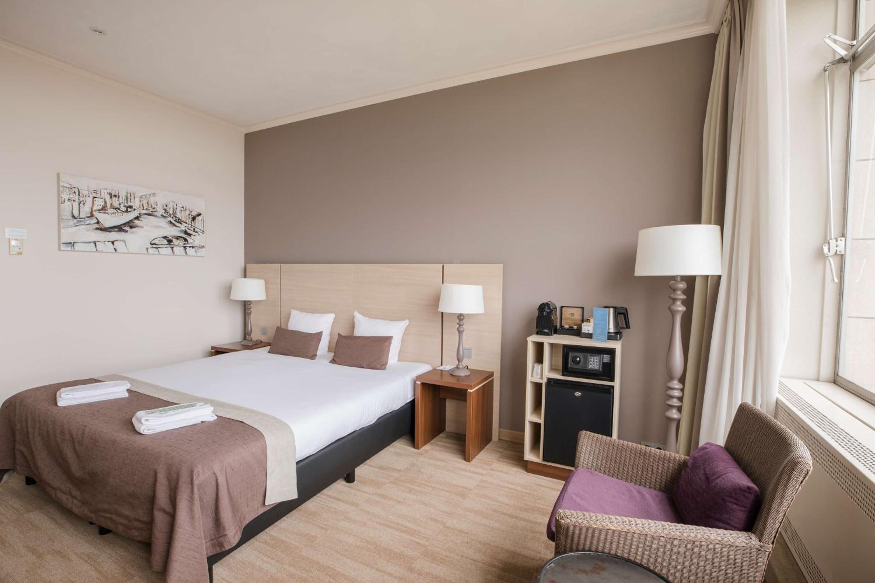 Deluxe King Room - Non-Smoking